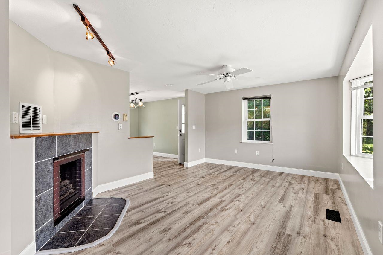 7B Belgian Ct #7B, Goffstown, NH 03045