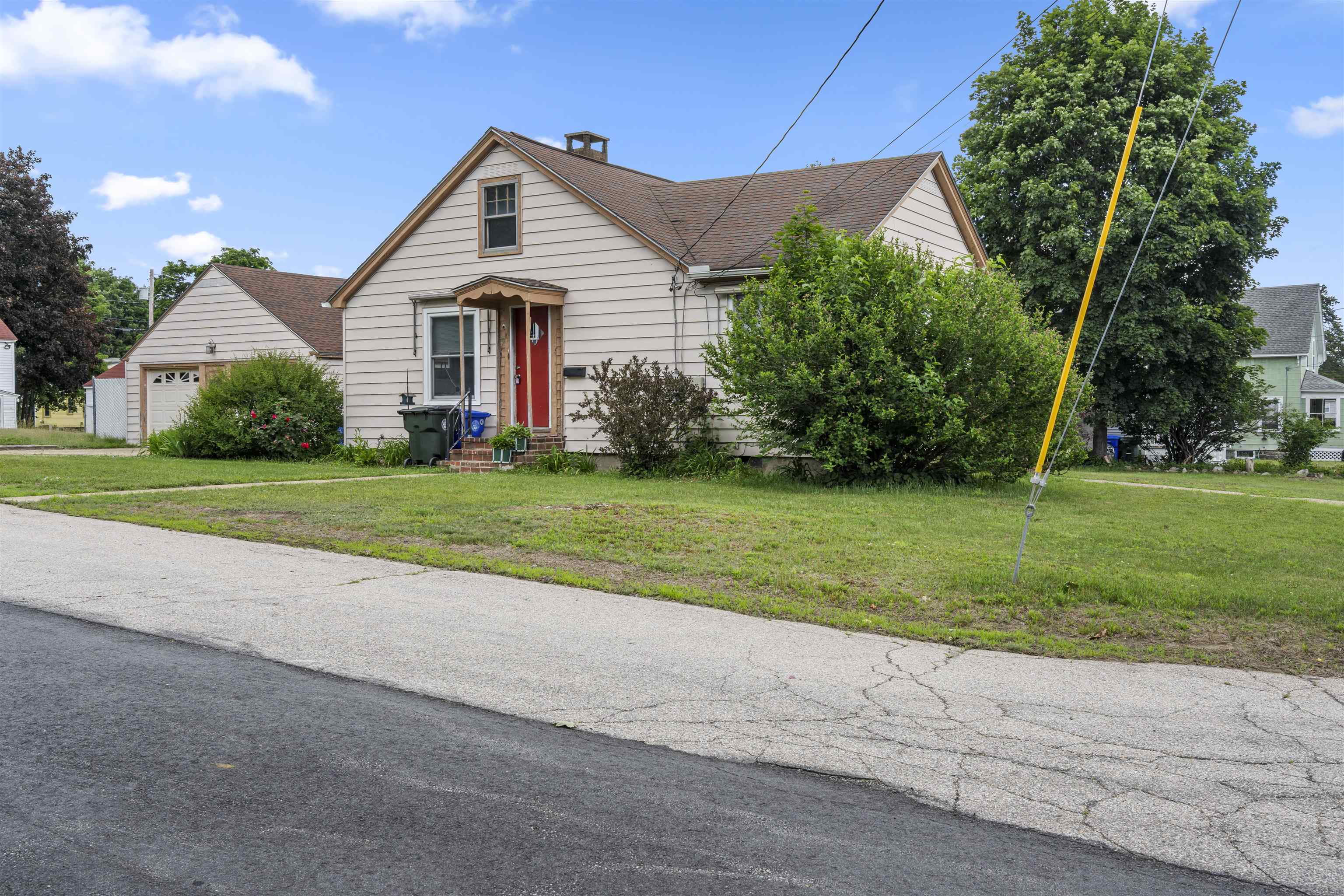 75 Dickey St, Manchester, NH 03102