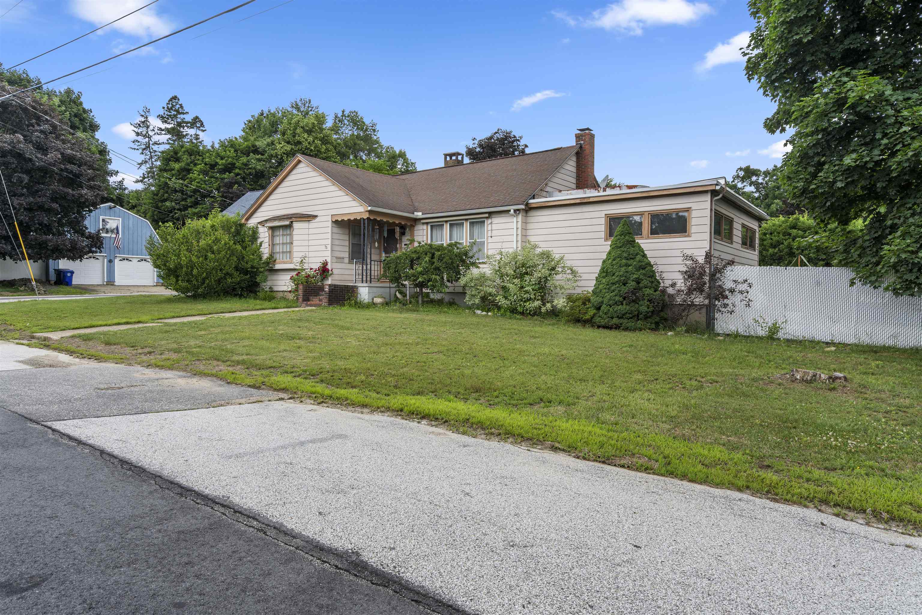 75 Dickey St, Manchester, NH 03102