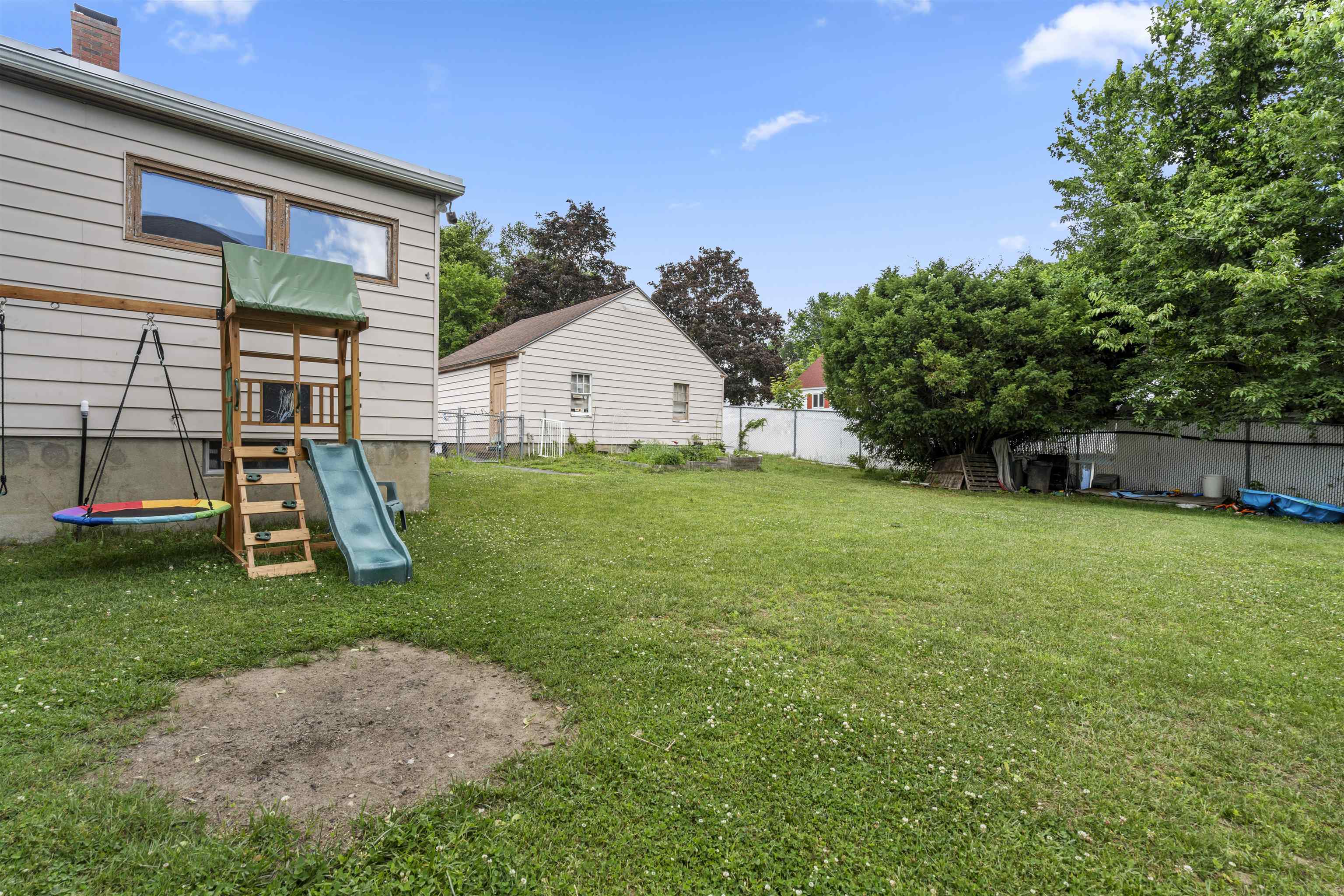 75 Dickey St, Manchester, NH 03102