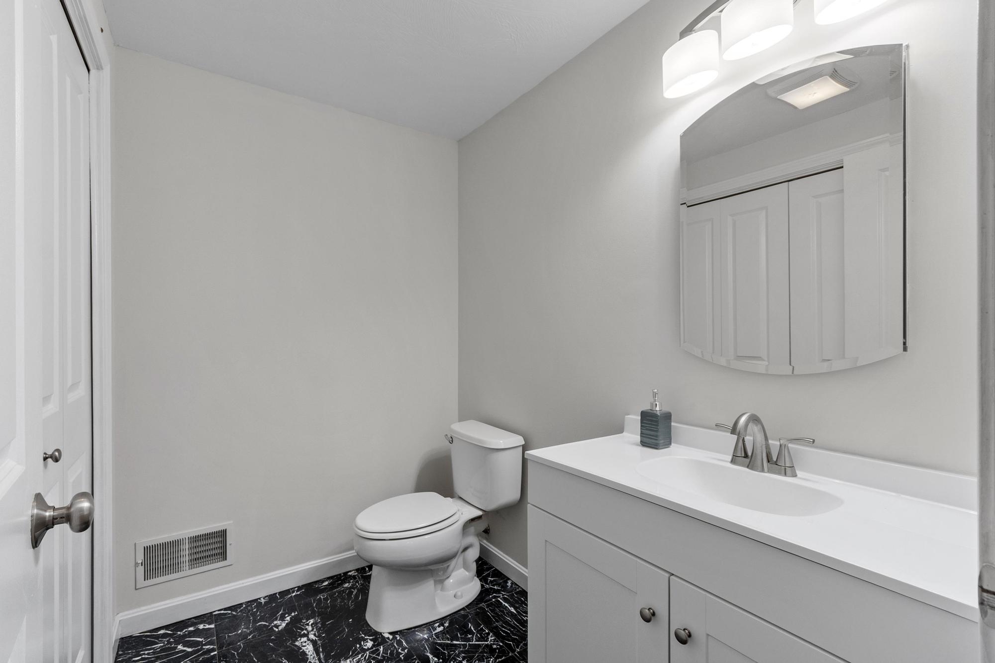 29 Cider St, Epping, NH 03042