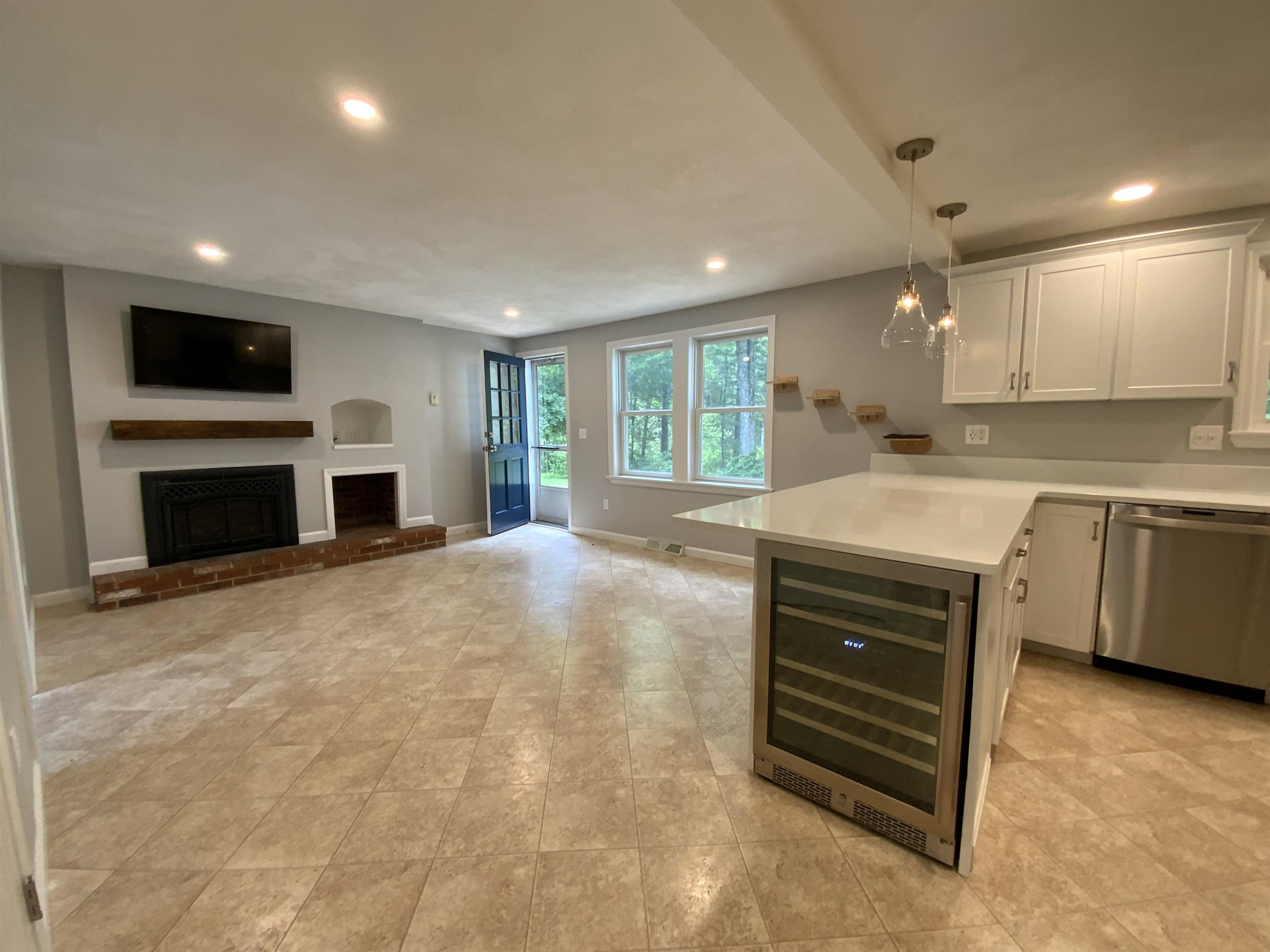 20 French Ct, Merrimack, NH 03054