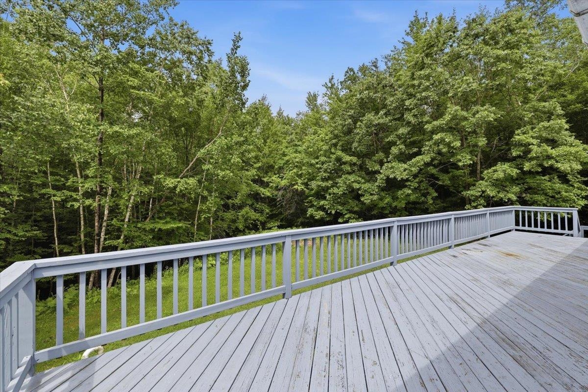 29 Woodland Ln, Enfield, NH 03748