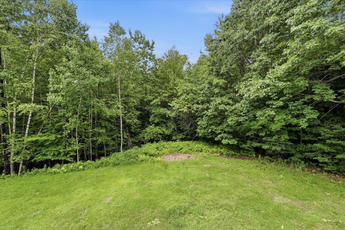 29 Woodland Ln, Enfield, NH 03748