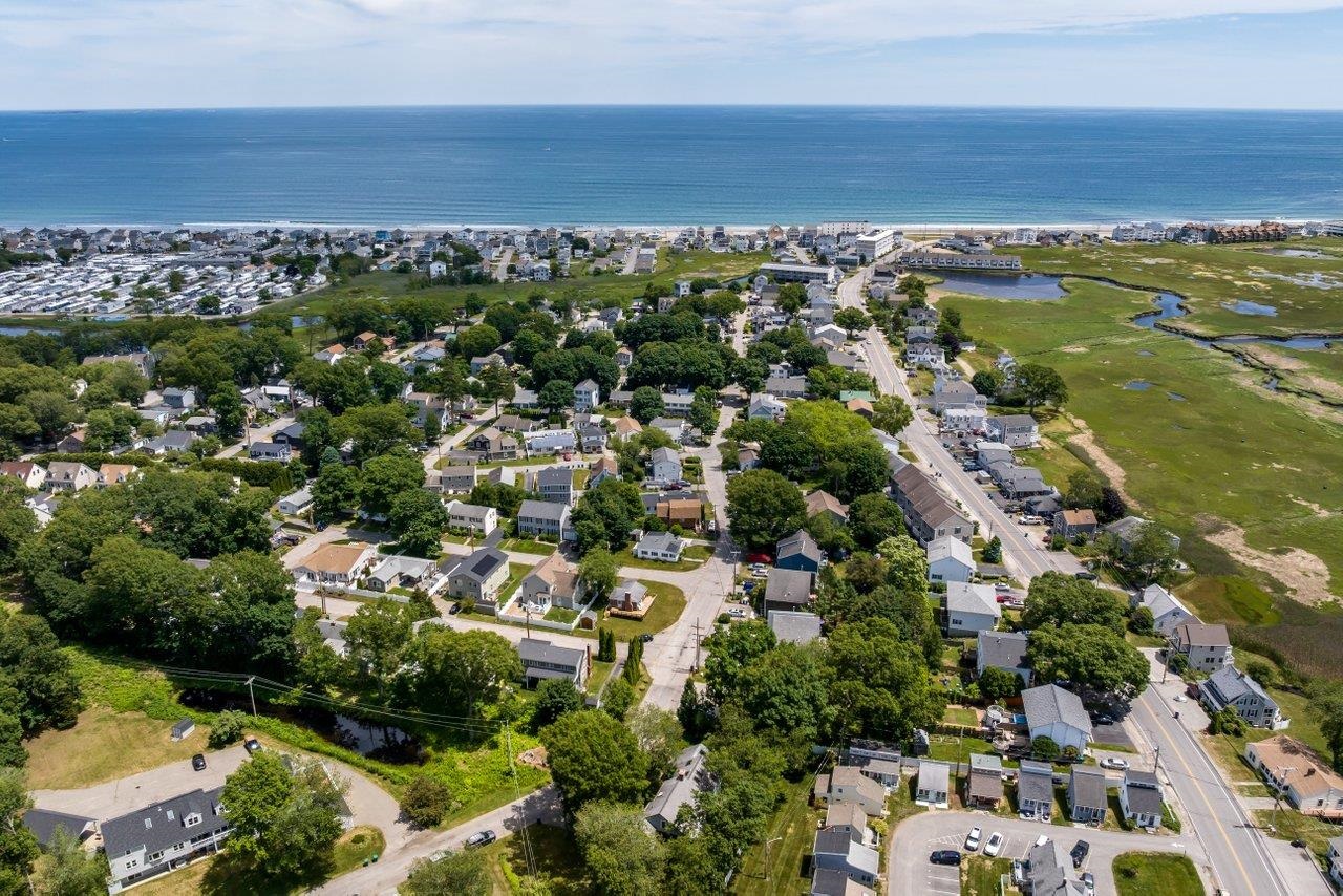25 Bonair Ave, Hampton, NH 03842