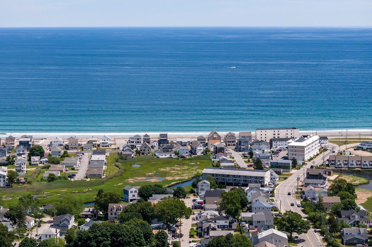 25 Bonair Ave, Hampton, NH 03842