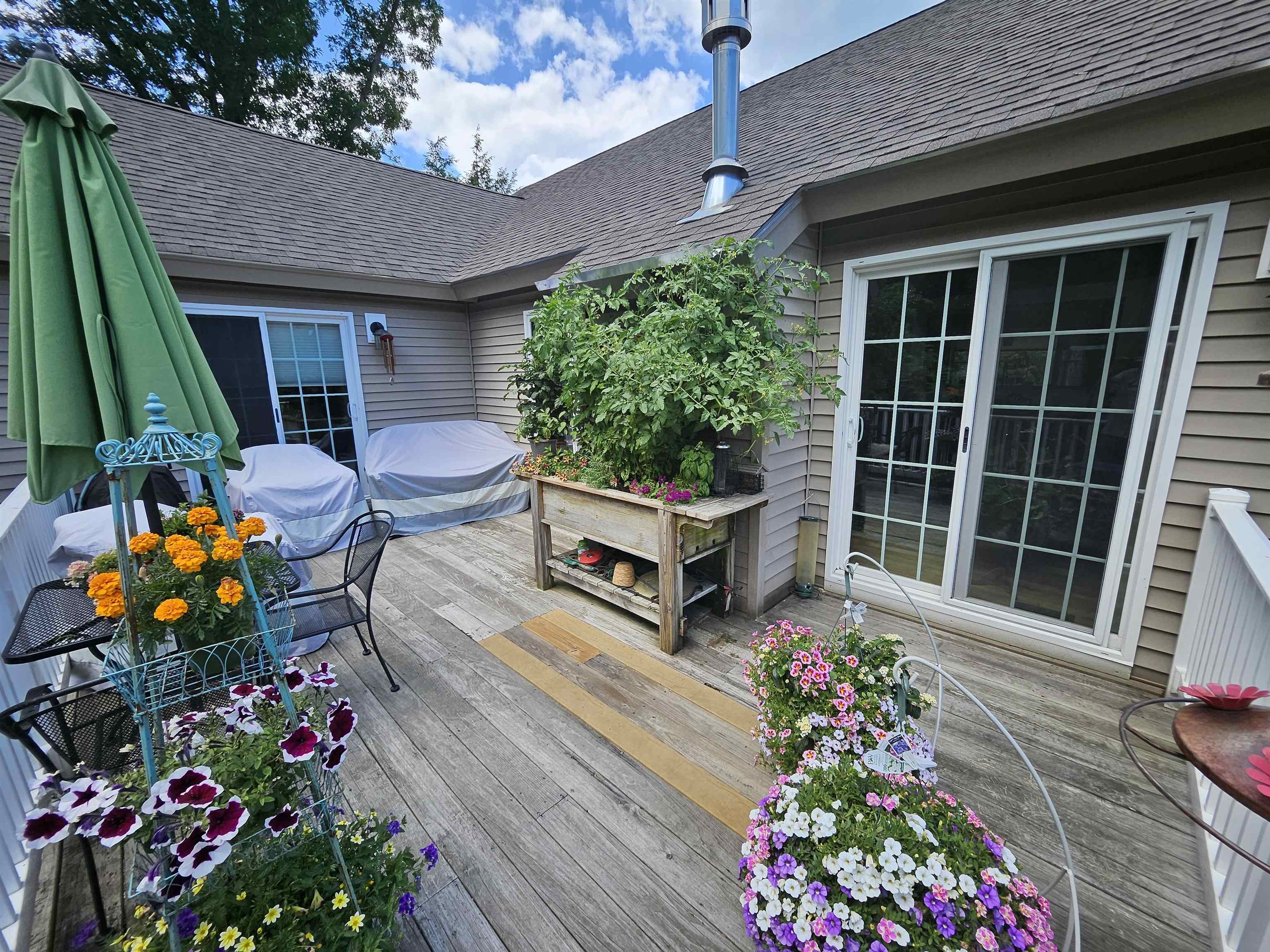 9 Hemlock Dr, Newton, NH 03858