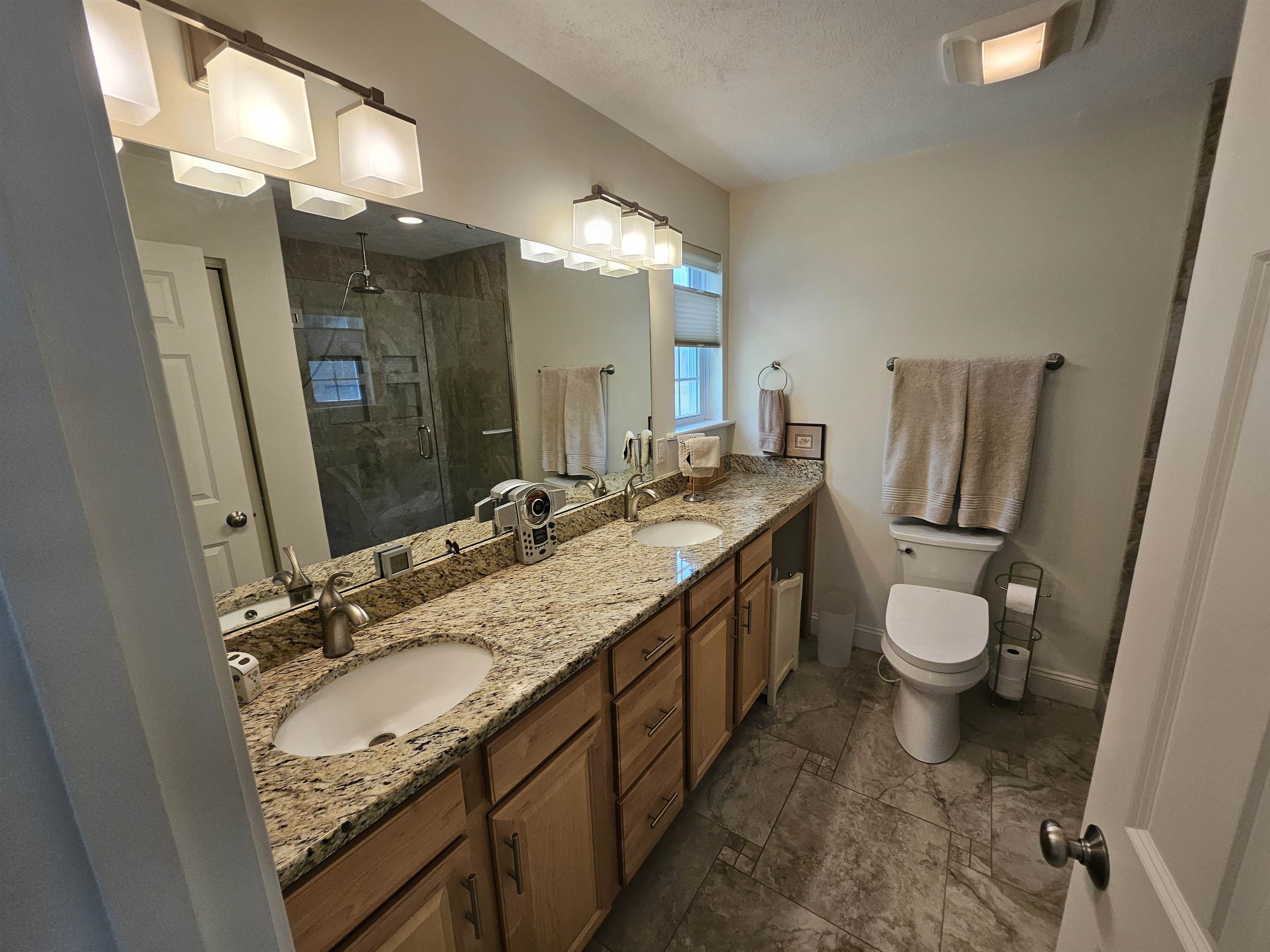 9 Hemlock Dr, Newton, NH 03858
