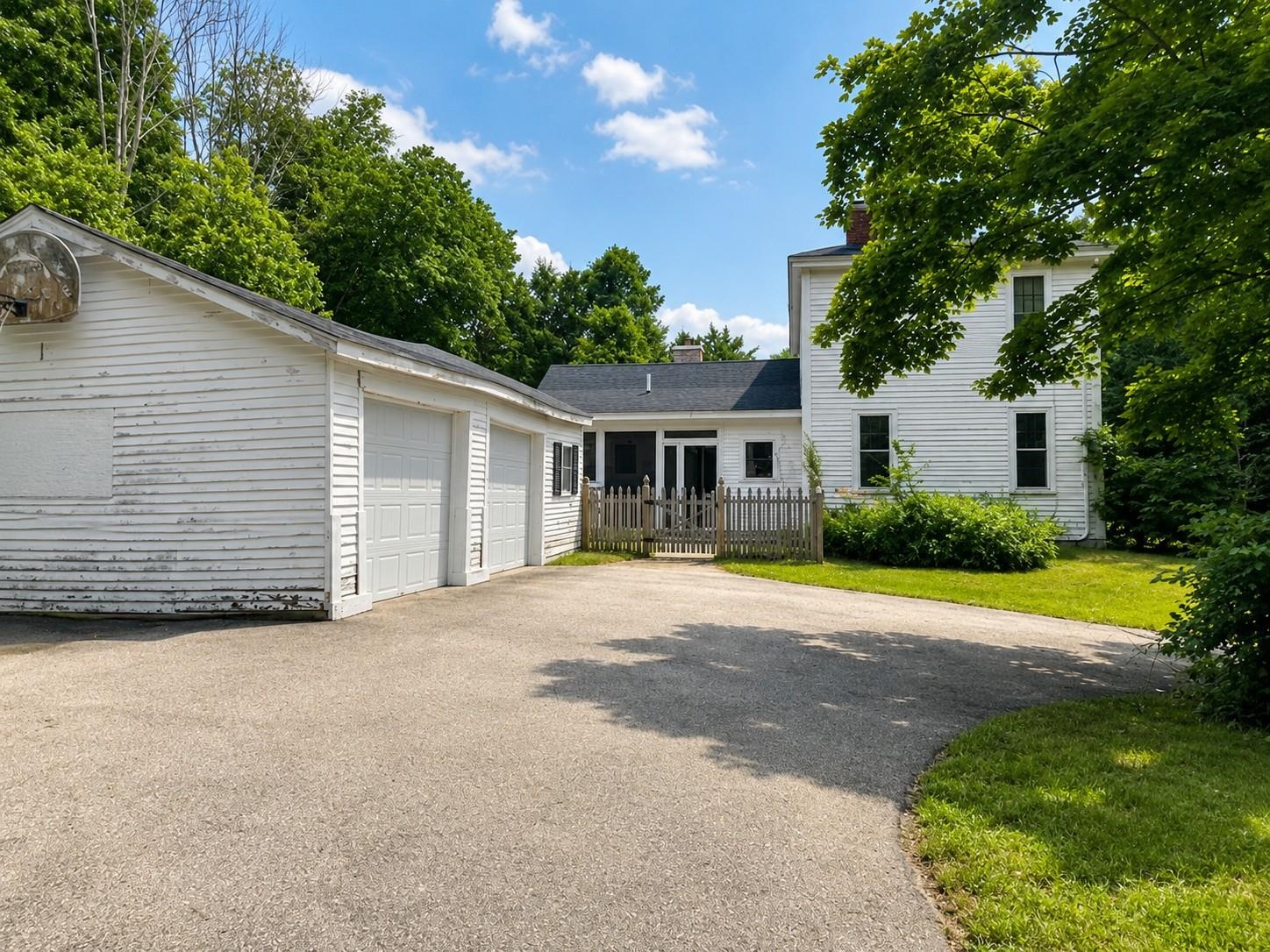 160 Main St, Atkinson, NH 03811