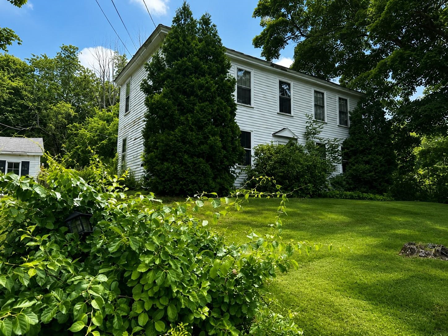 160 Main St, Atkinson, NH 03811