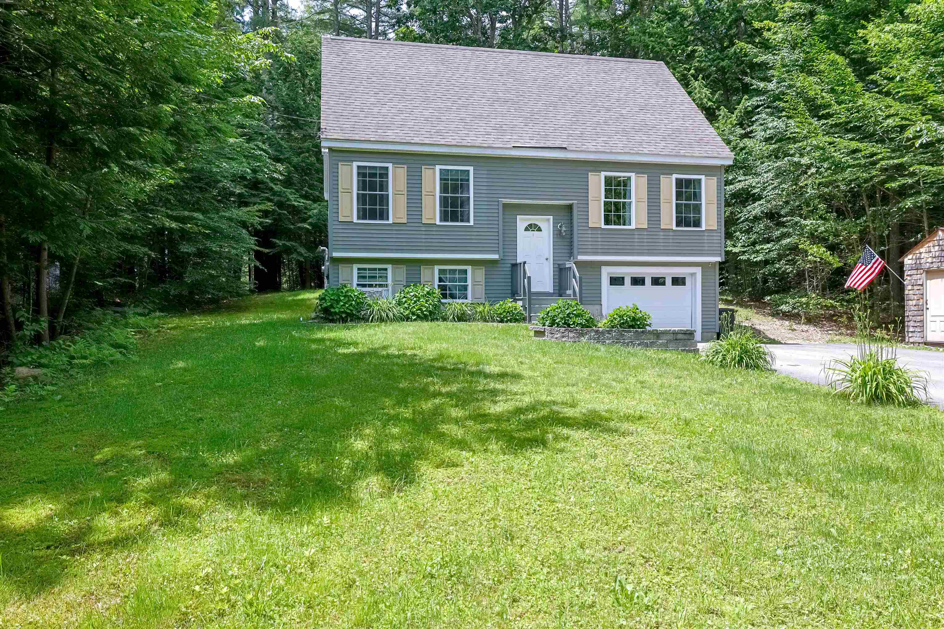 16 Lincoln Ln, Barnstead, NH 03225
