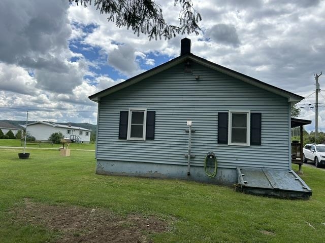 33 Edwards St, Colebrook, NH 03576