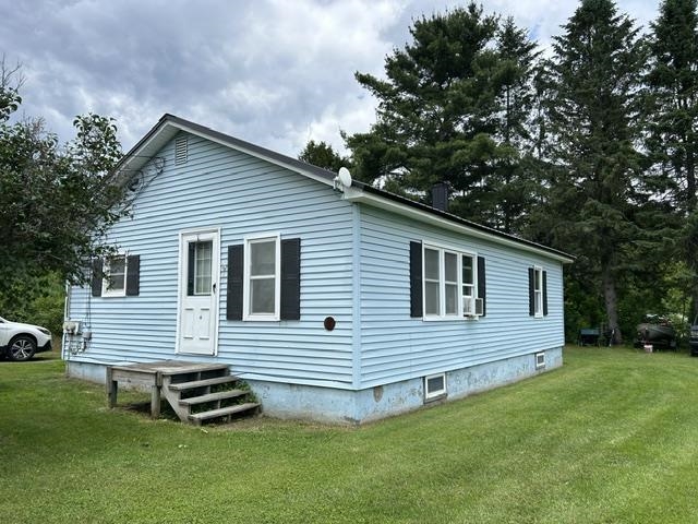 33 Edwards St, Colebrook, NH 03576