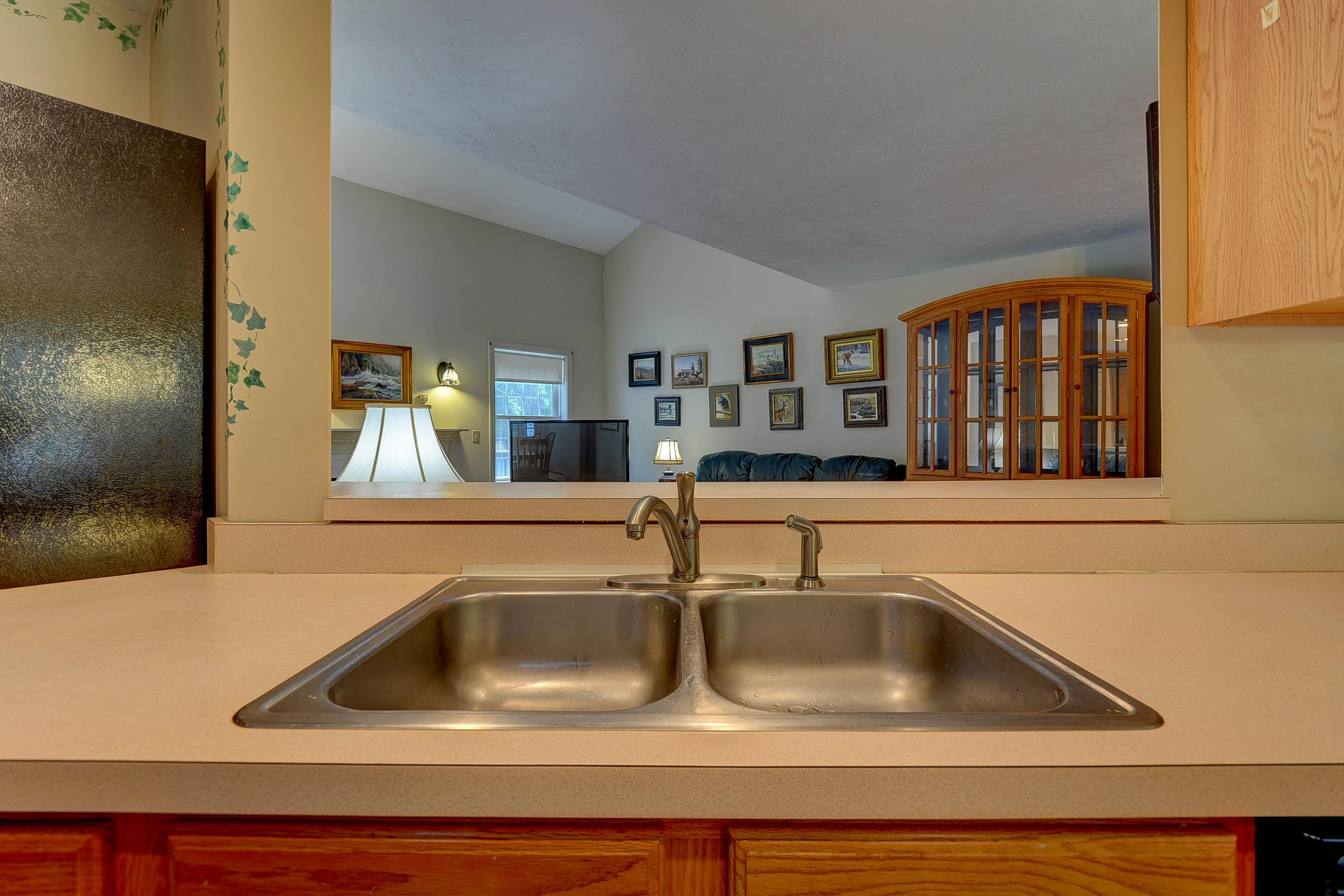 407 Dandiview Rd, Conway, NH 03860
