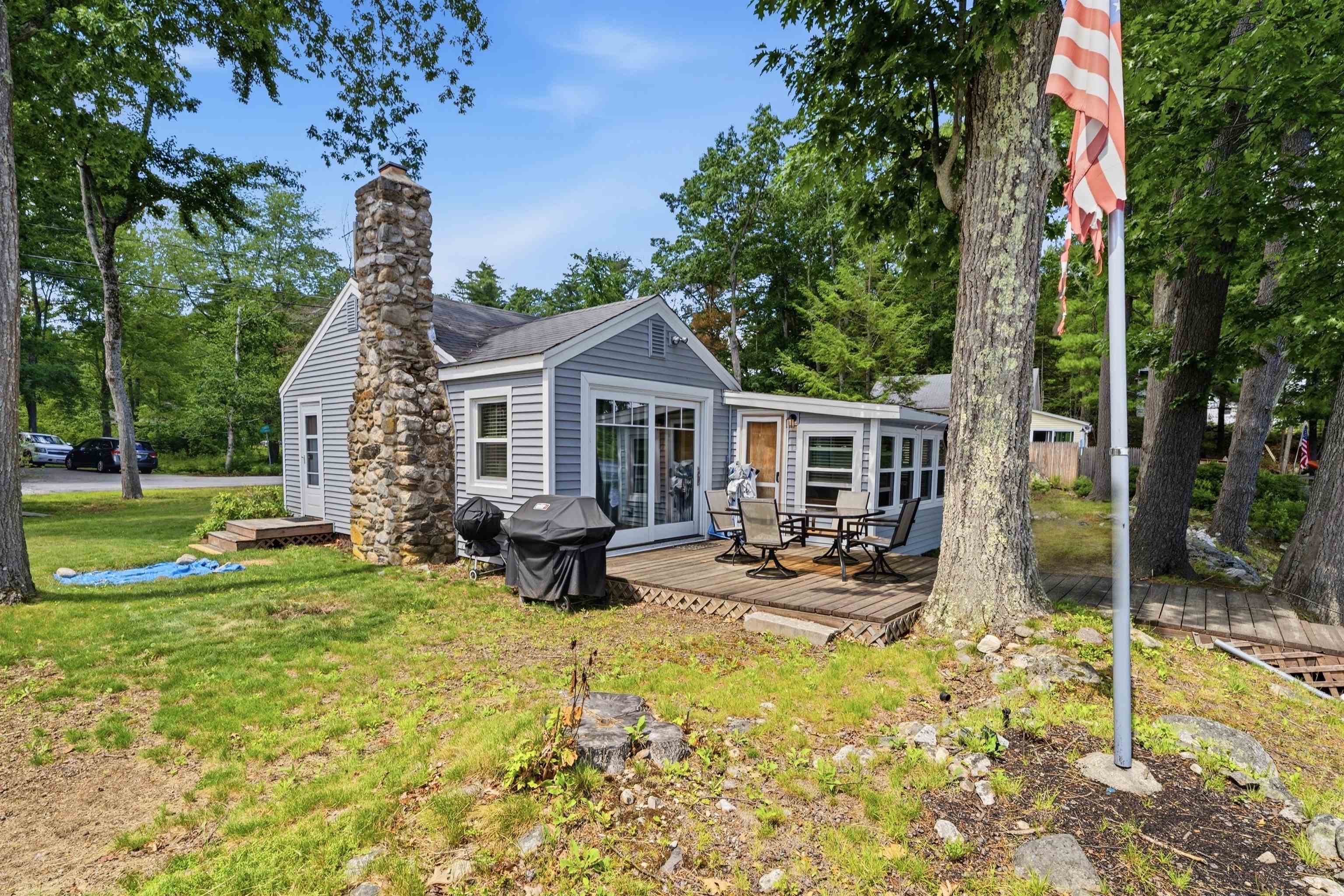 32 N Shore Rd, Sandown, NH 03873