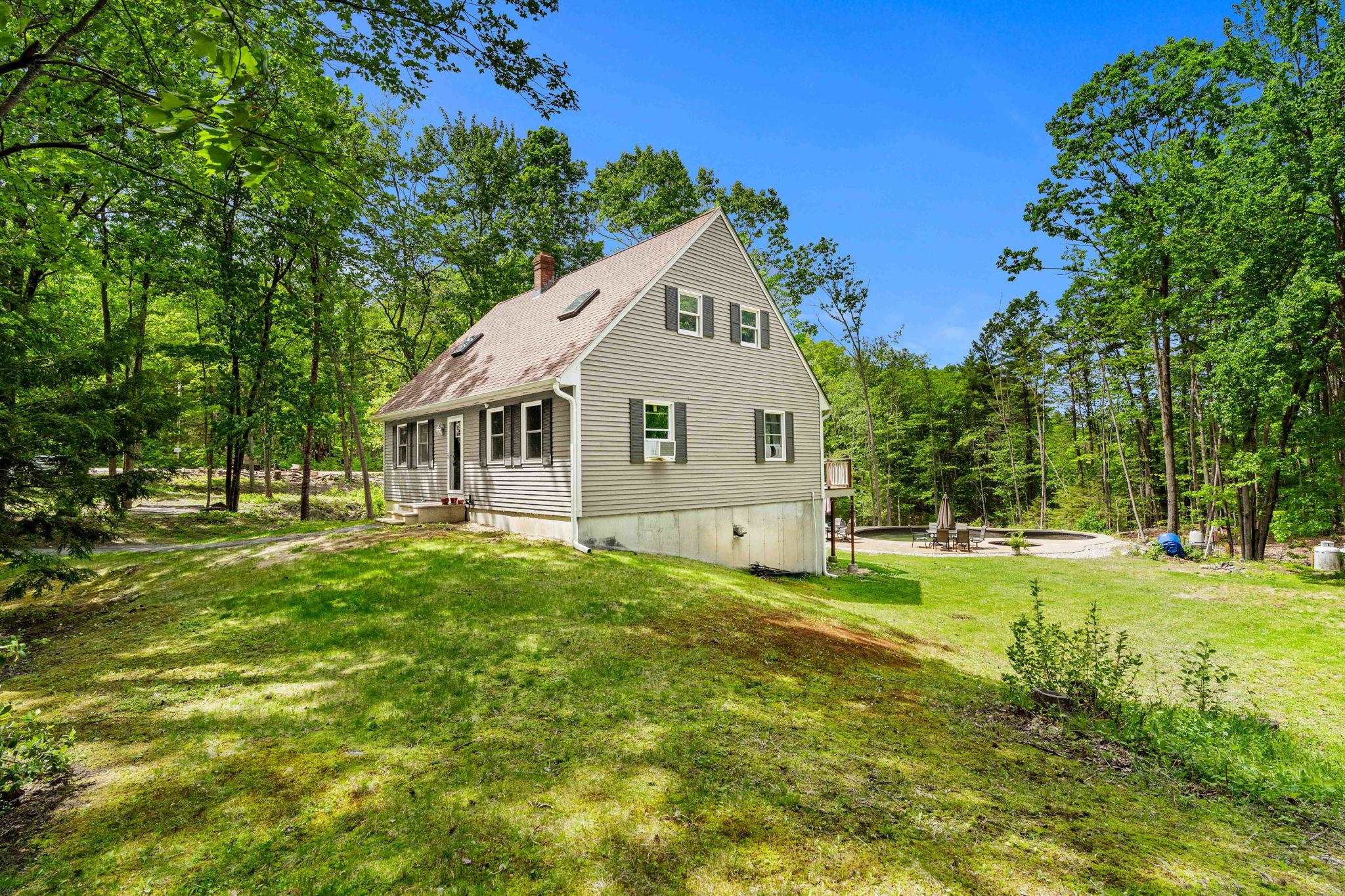 9 Pondview Rd, Weare, NH 03281