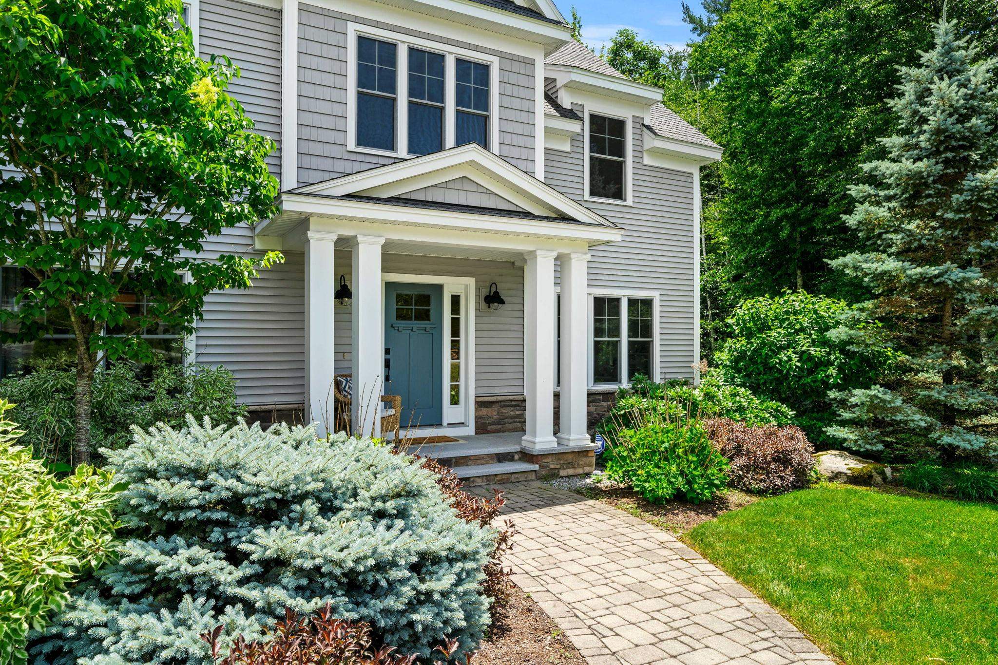 32 Settlers Ct, Bedford, NH 03110
