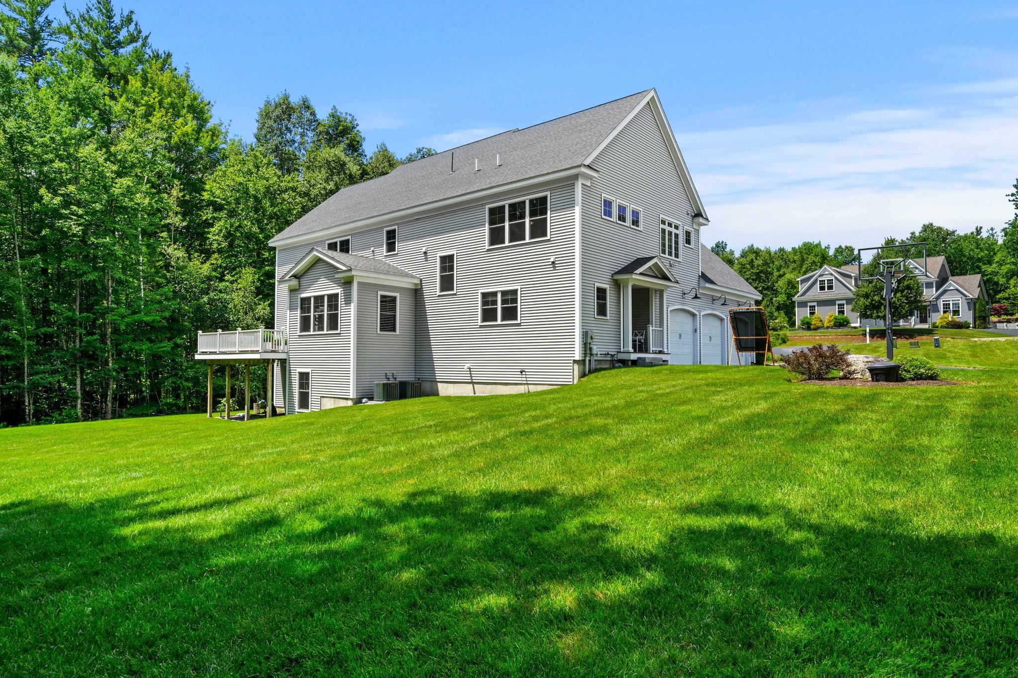 32 Settlers Ct, Bedford, NH 03110