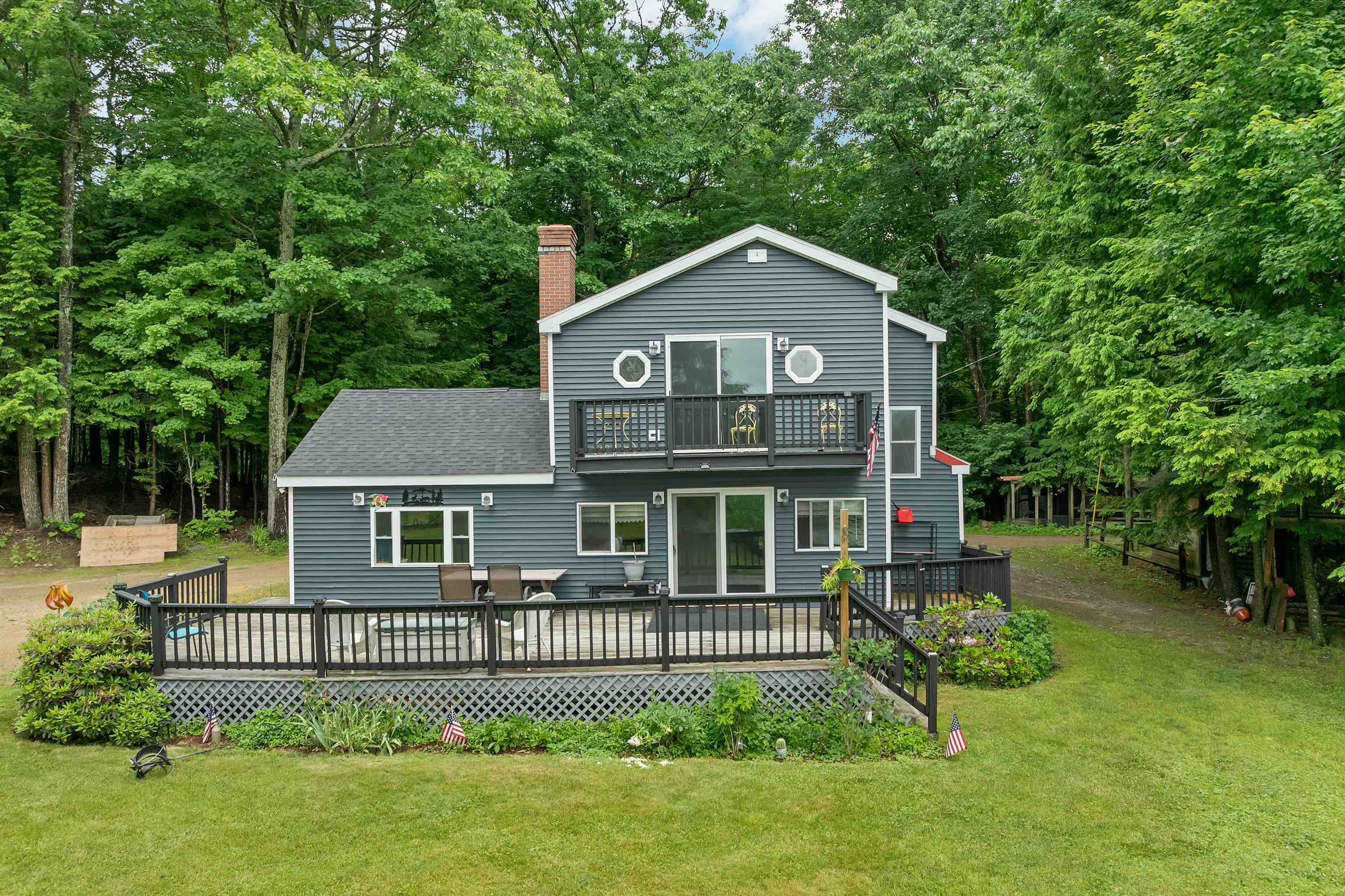 18 W Huntress Pond Rd, Barnstead, NH 03225