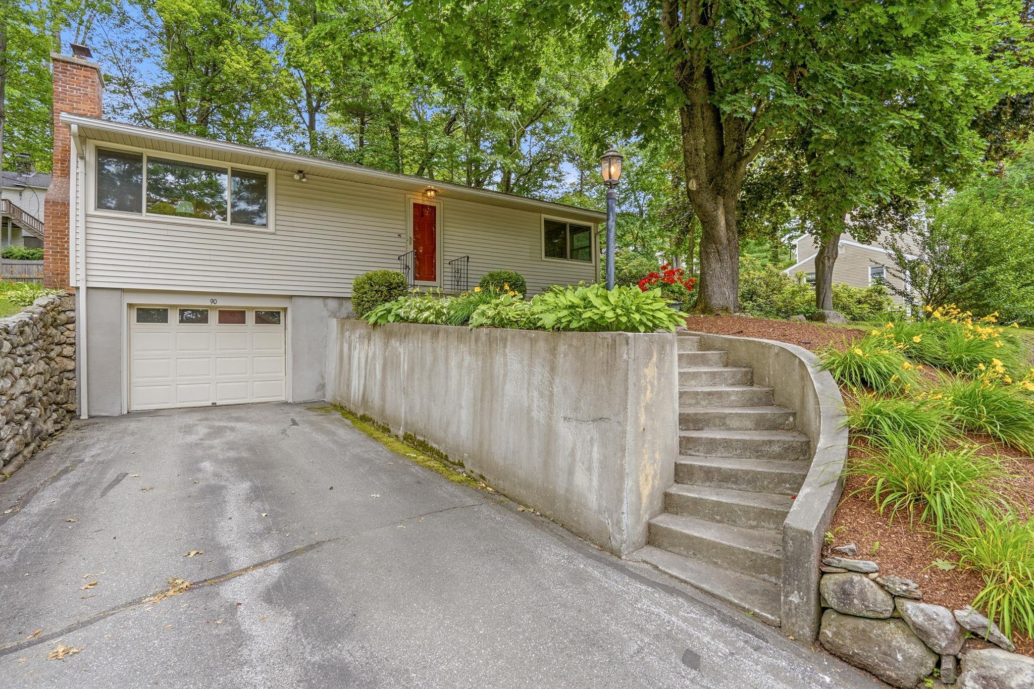90 Webster St, Milford, NH 03055