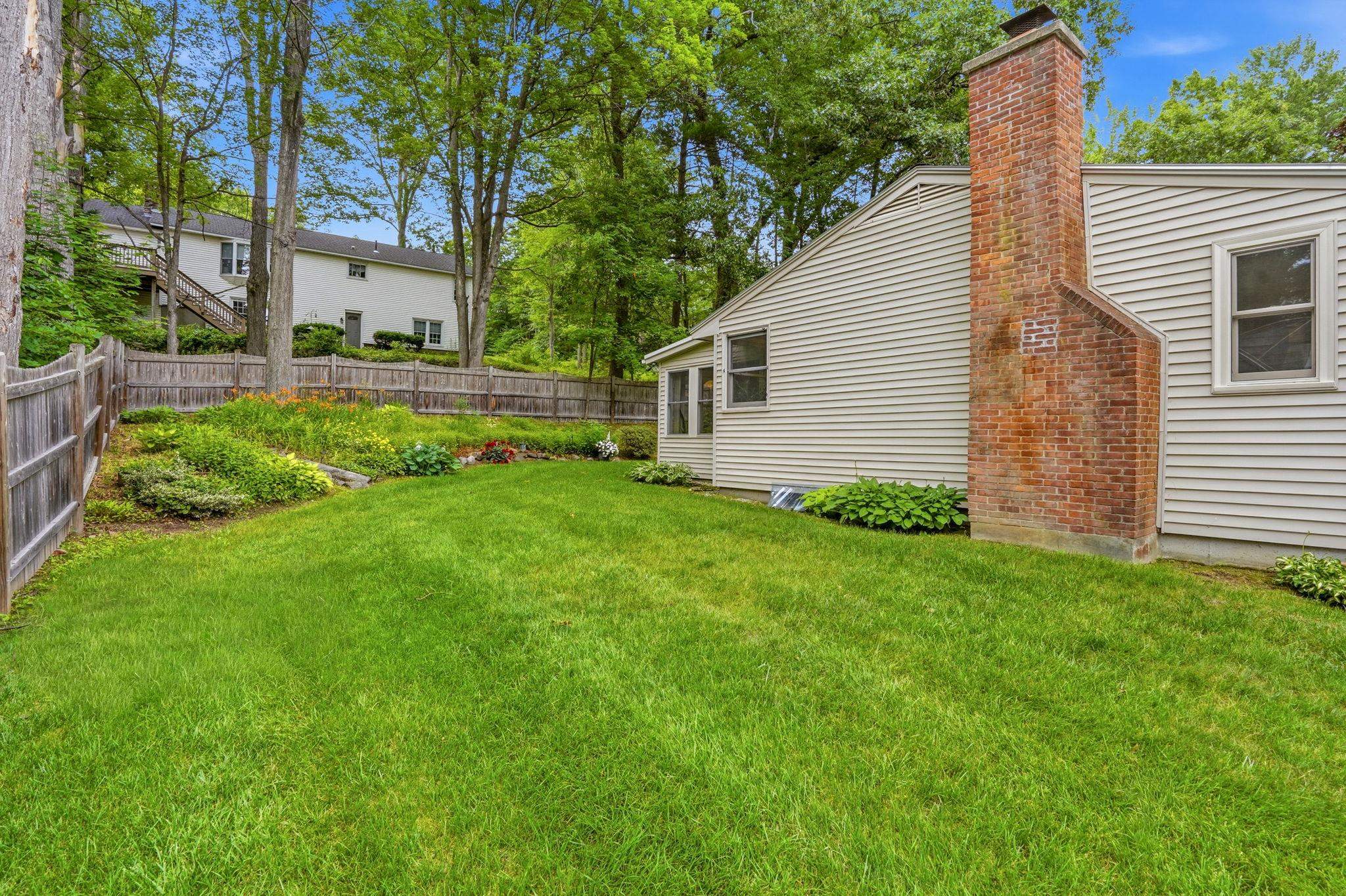 90 Webster St, Milford, NH 03055