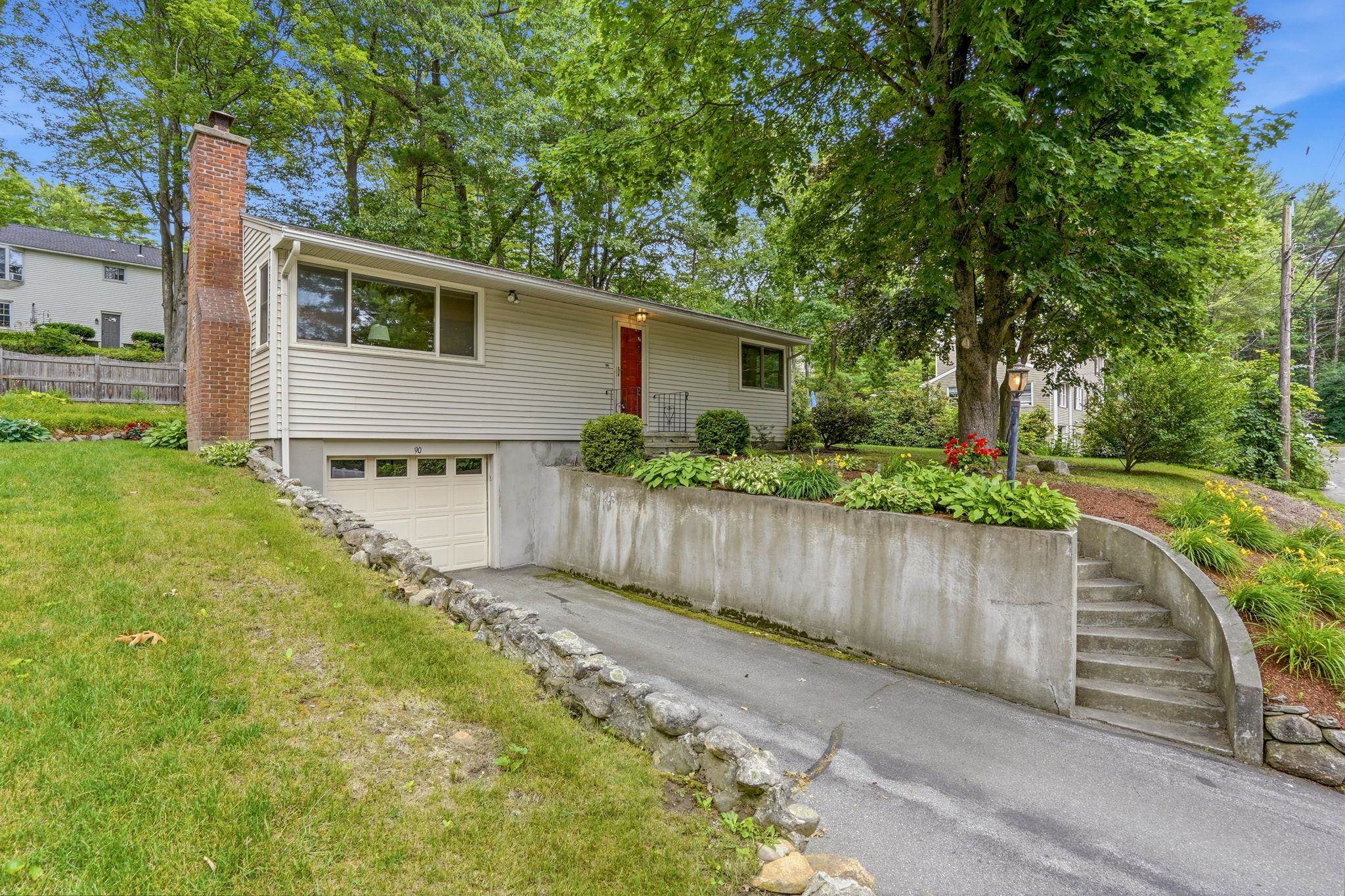 90 Webster St, Milford, NH 03055