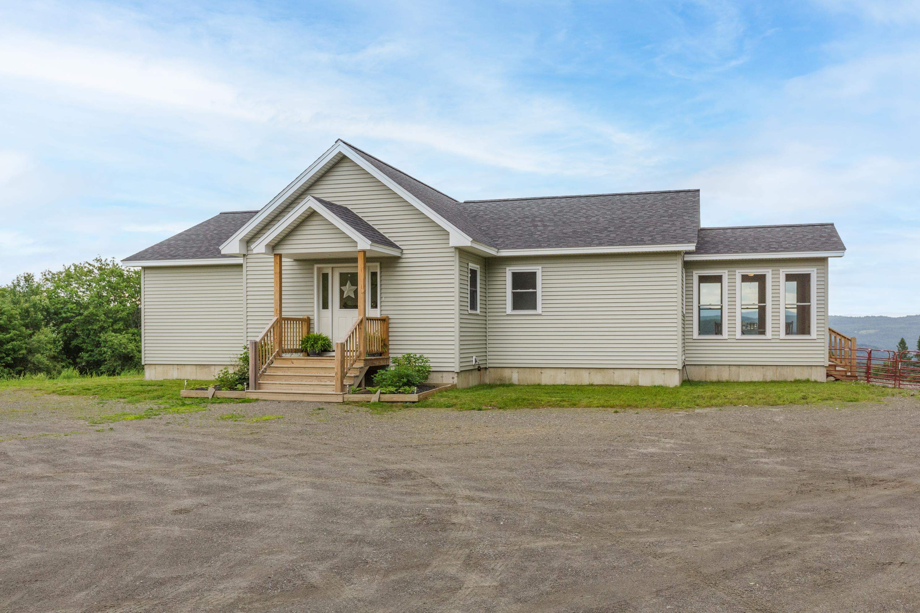 111 Piper Hill Rd, Colebrook, NH 03576