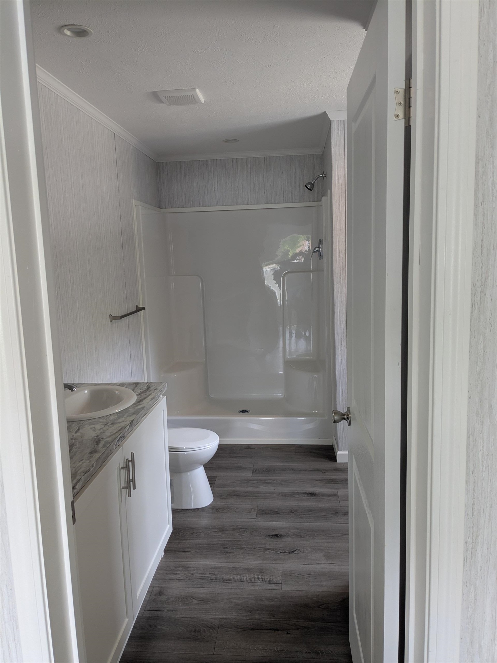 9 Valley Dr, Belmont, NH 03220