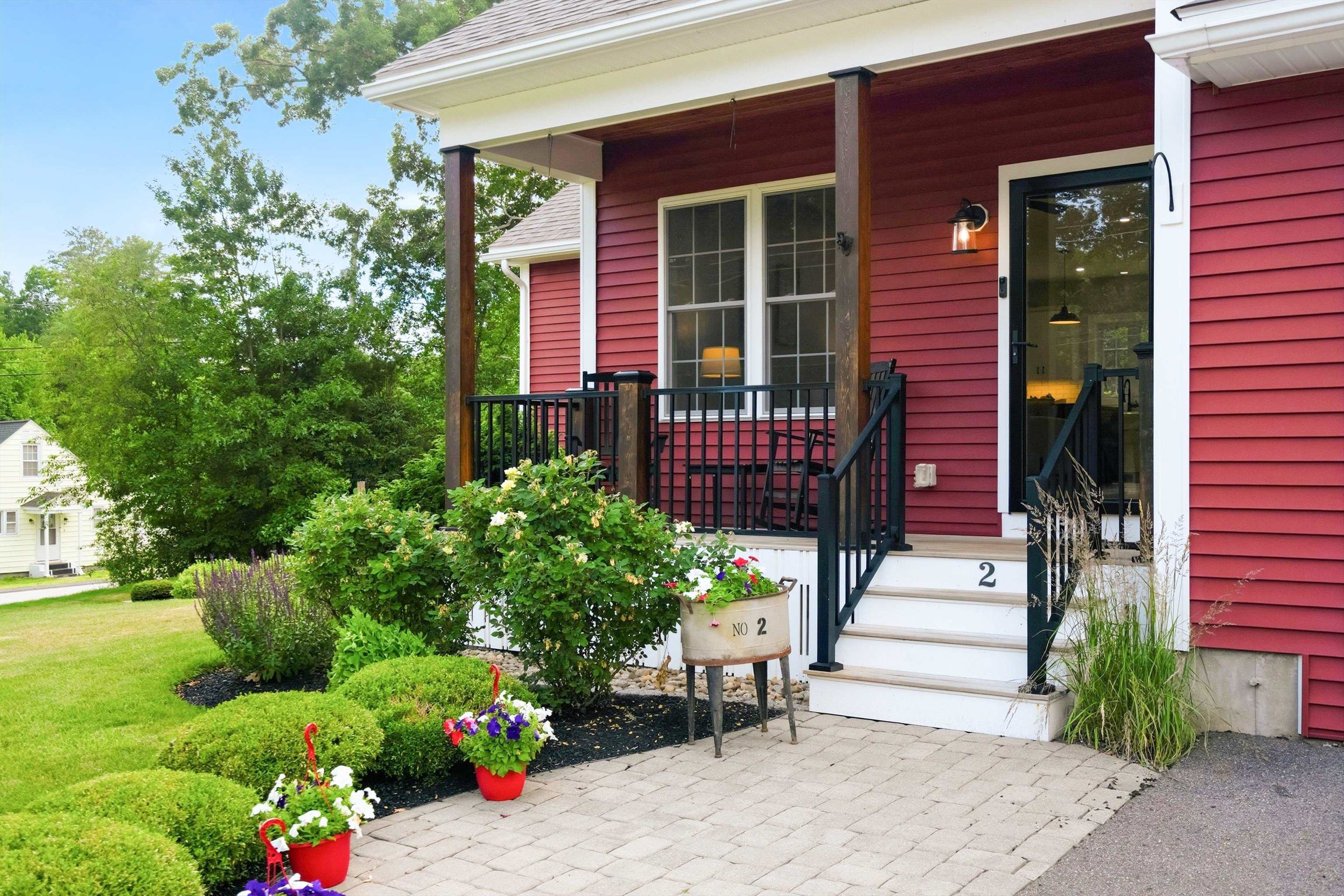 2 Merrill St, Hudson, NH 03051