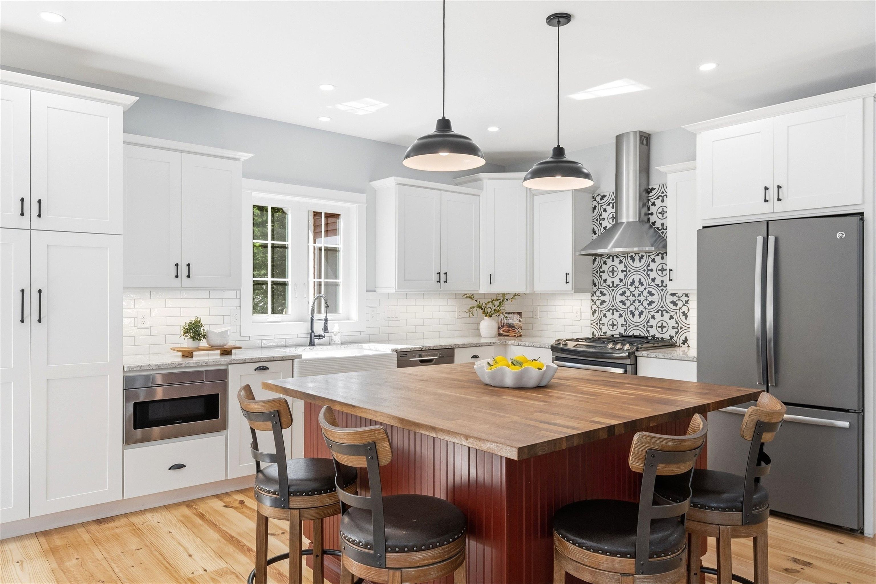 2 Merrill St, Hudson, NH 03051