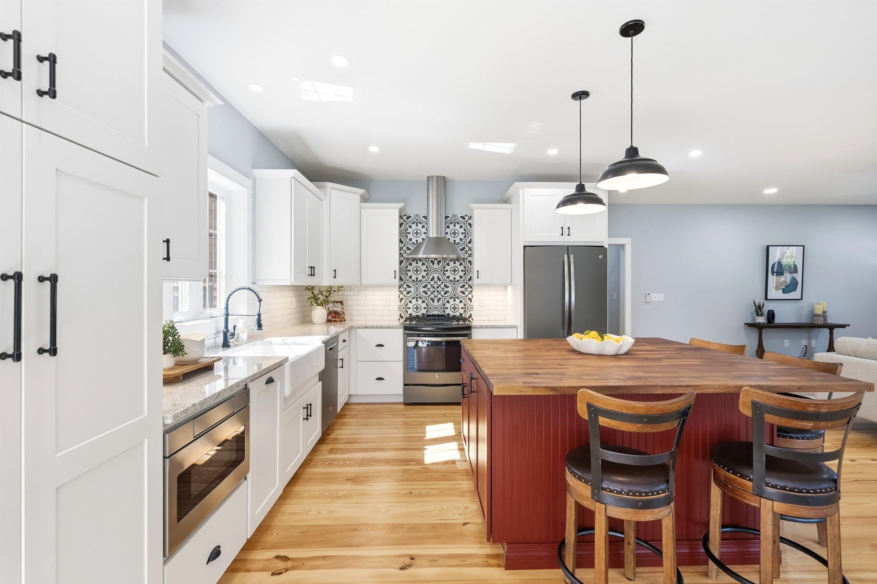 2 Merrill St, Hudson, NH 03051