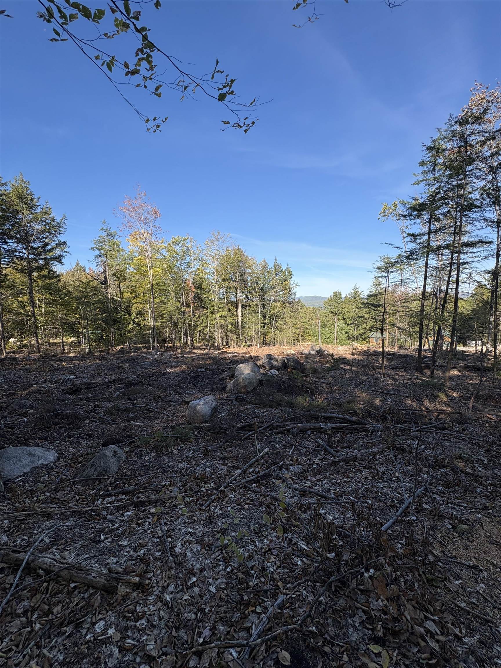 27 Sugarloaf Dr, Ossipee, NH 03814