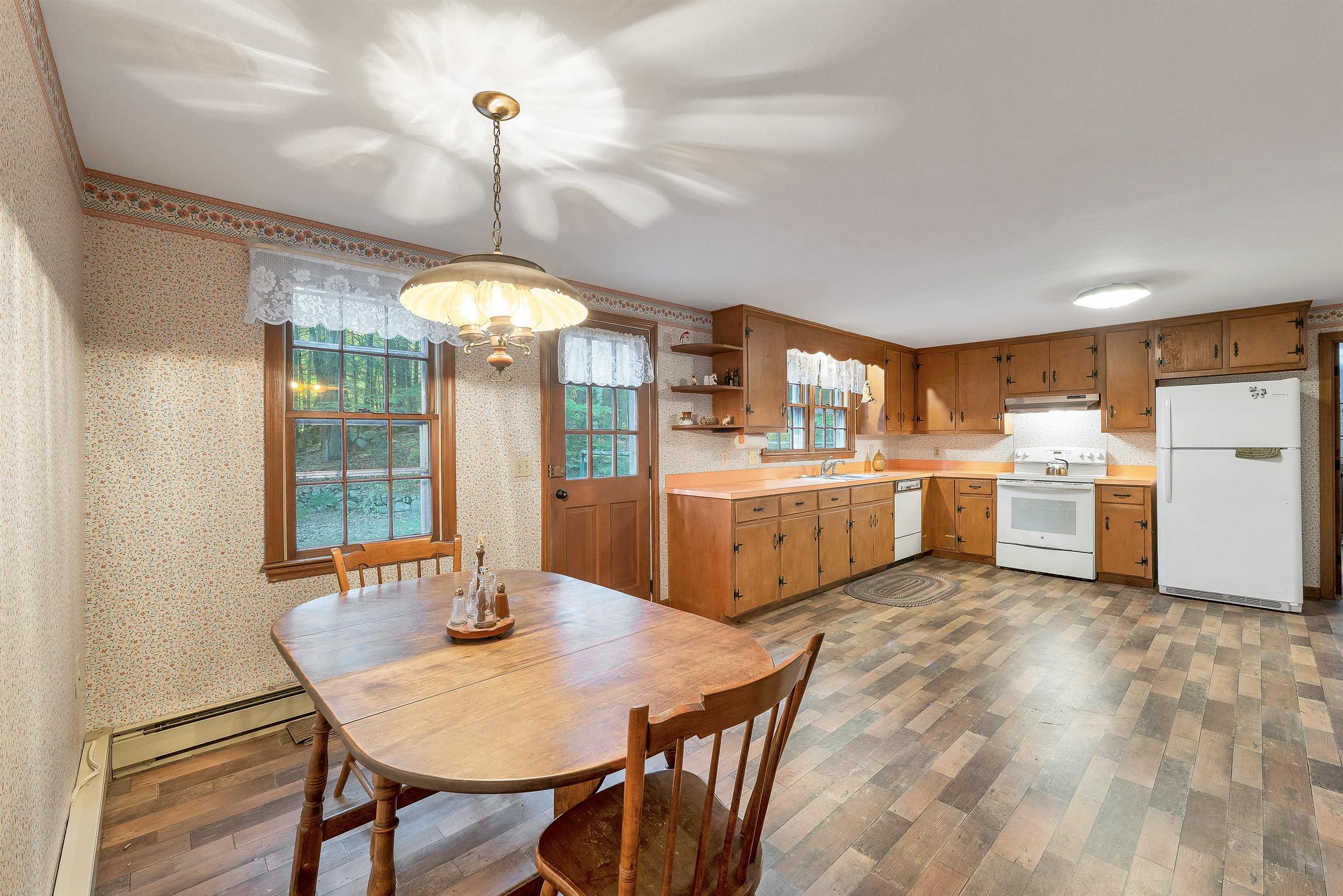 28 Manchester Rd, Amherst, NH 03031