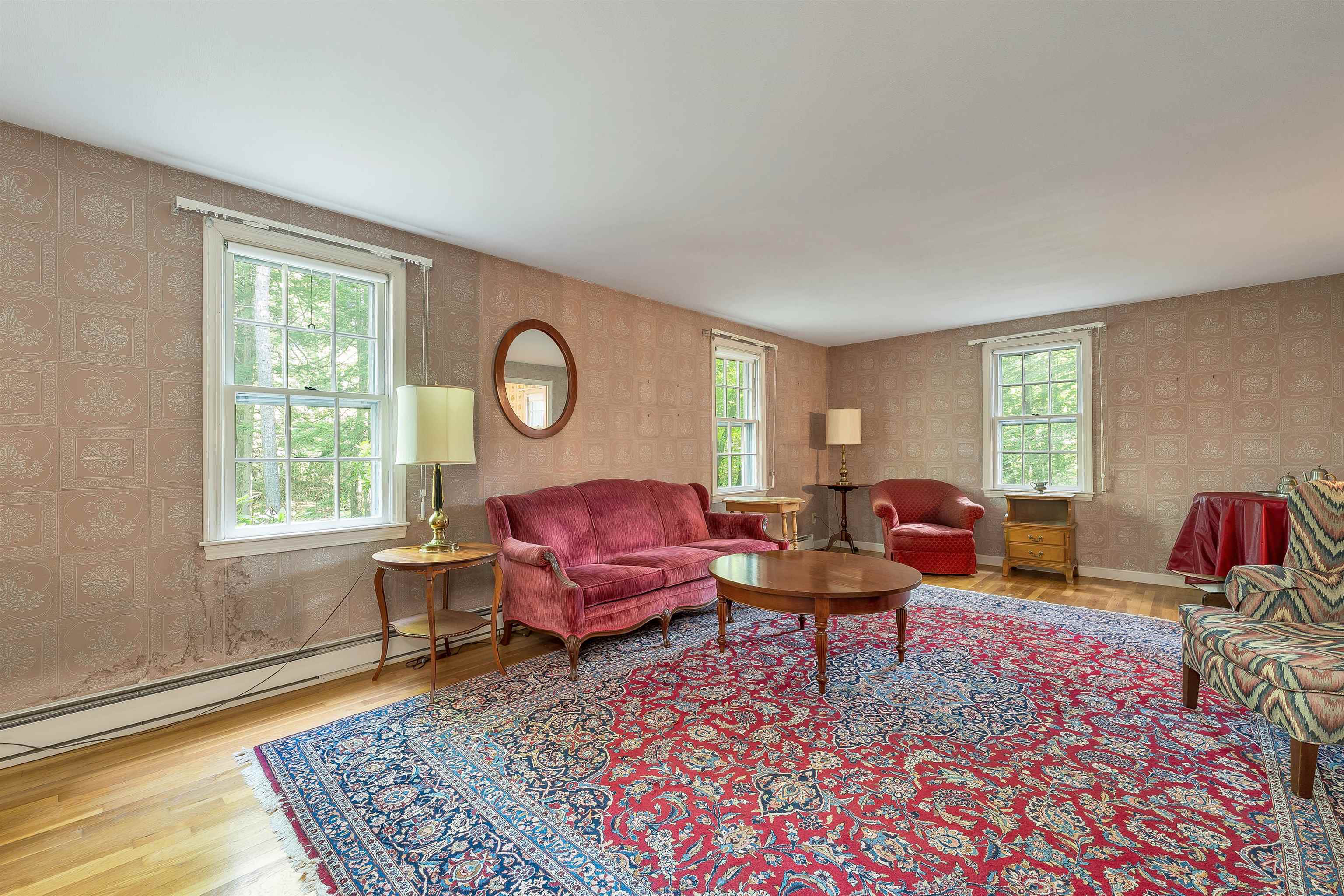 28 Manchester Rd, Amherst, NH 03031