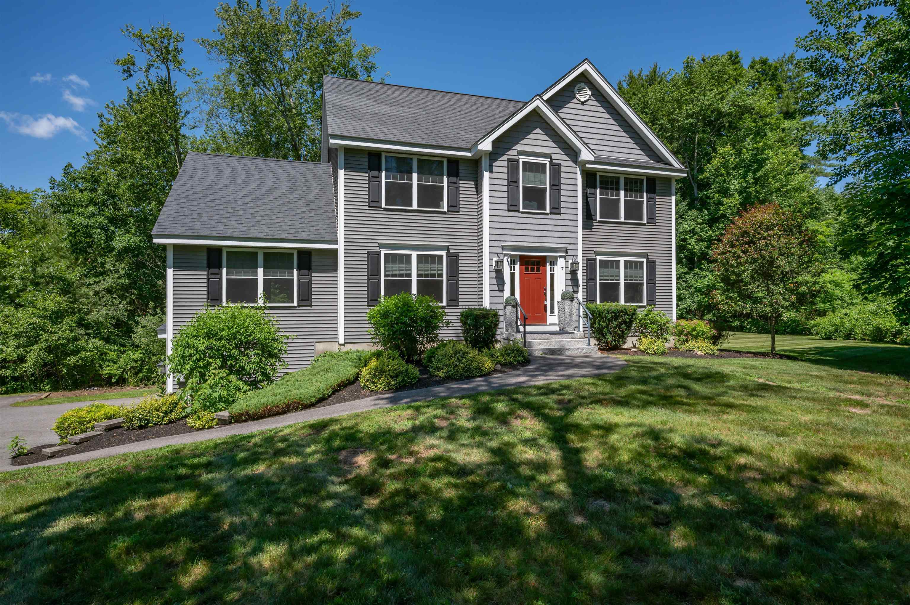 7 N Salem Rd, Hampstead, NH 03841