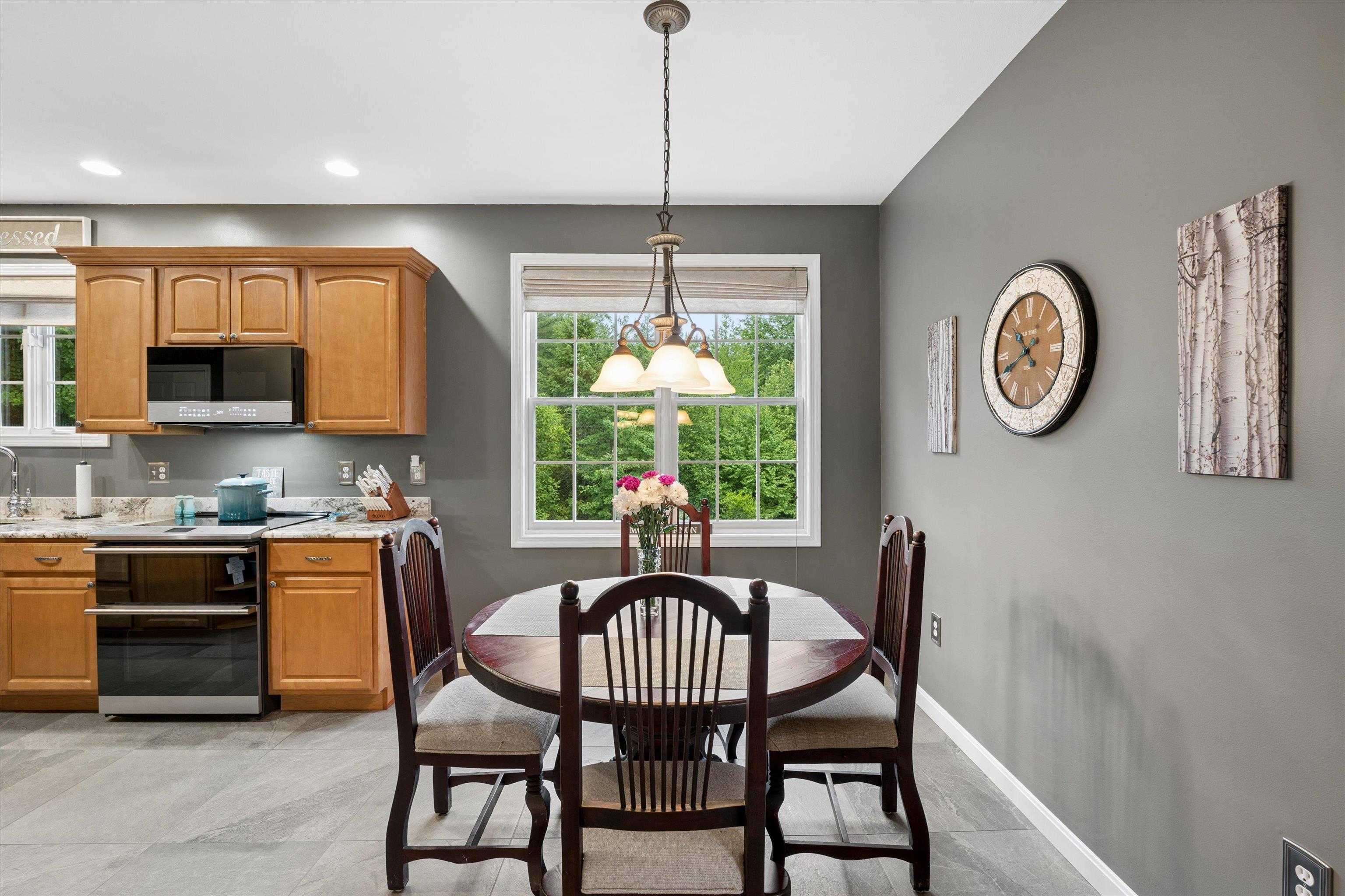 8 Margaret Cir, Mont Vernon, NH 03057