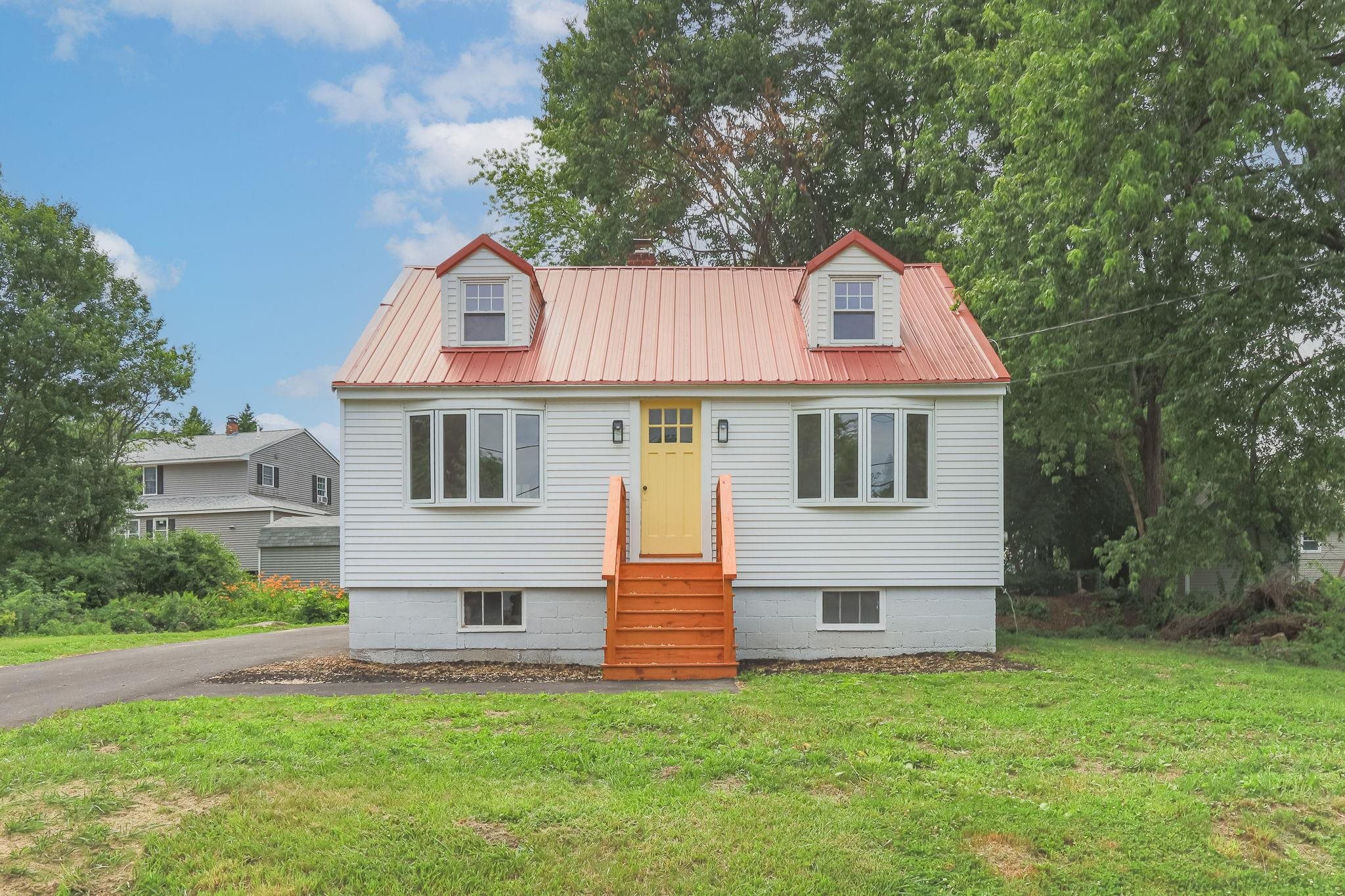 30 Dawson Ave, Manchester, NH 03104