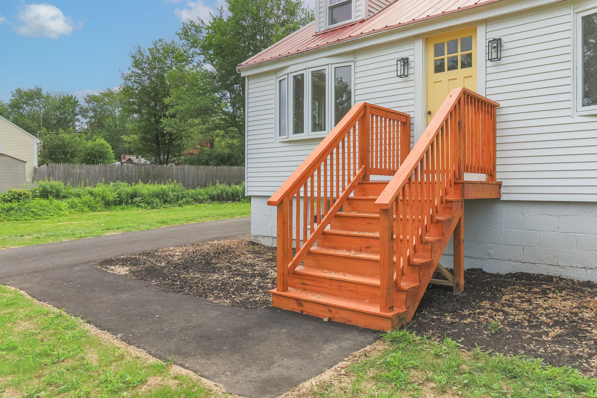 30 Dawson Ave, Manchester, NH 03104
