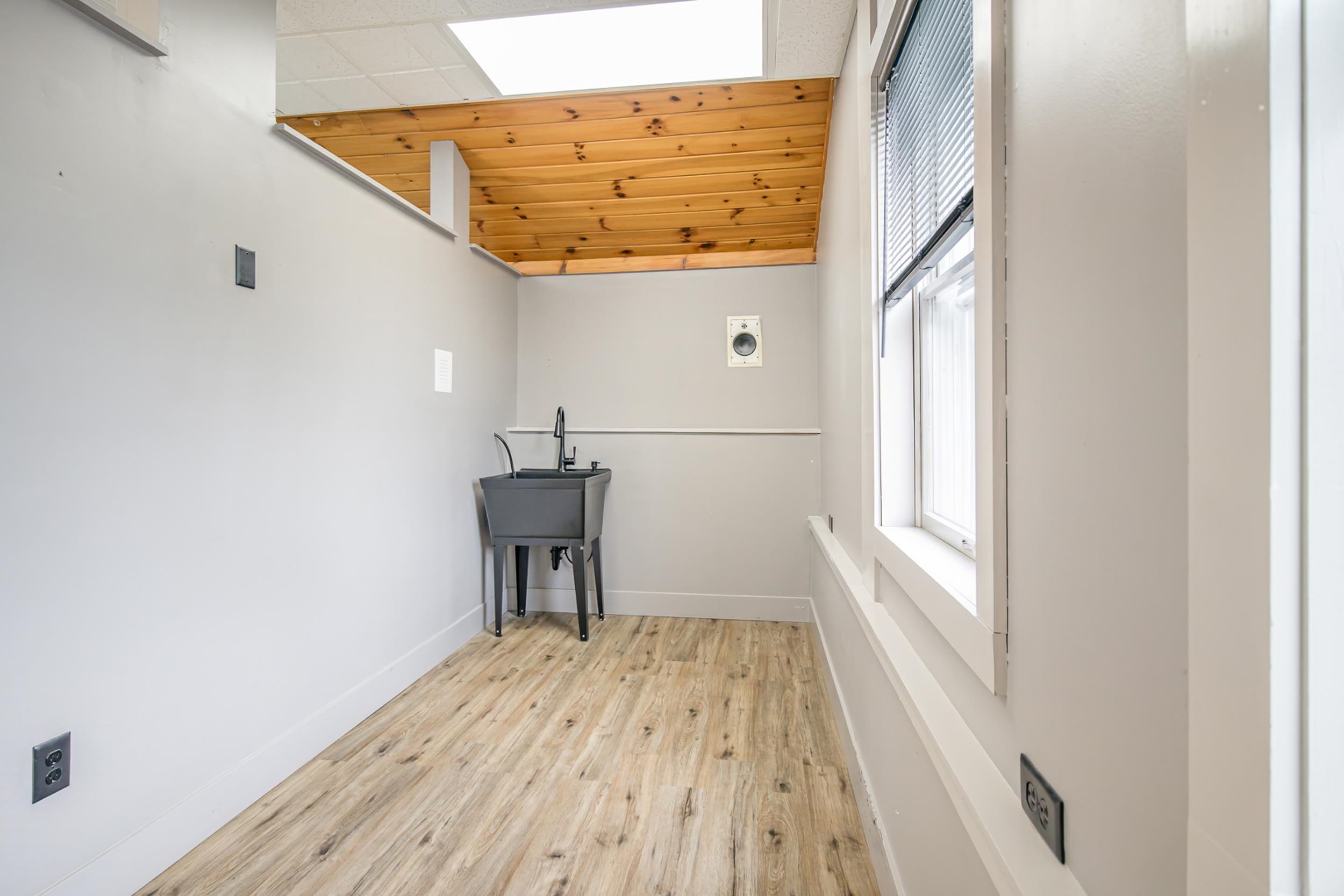 379 High St, Somersworth, NH 03878