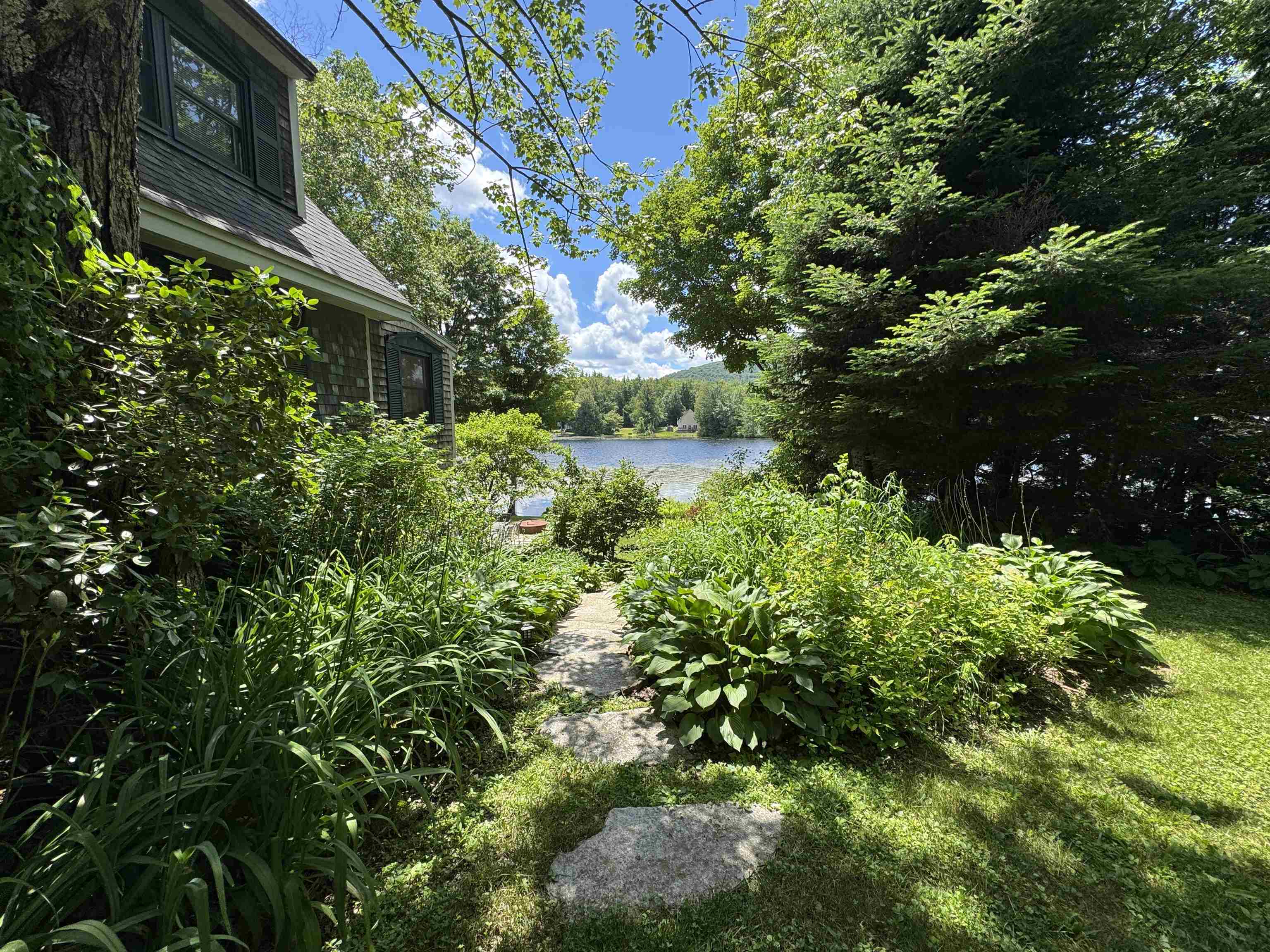 4 Clauss Ln, Unity, NH 03773