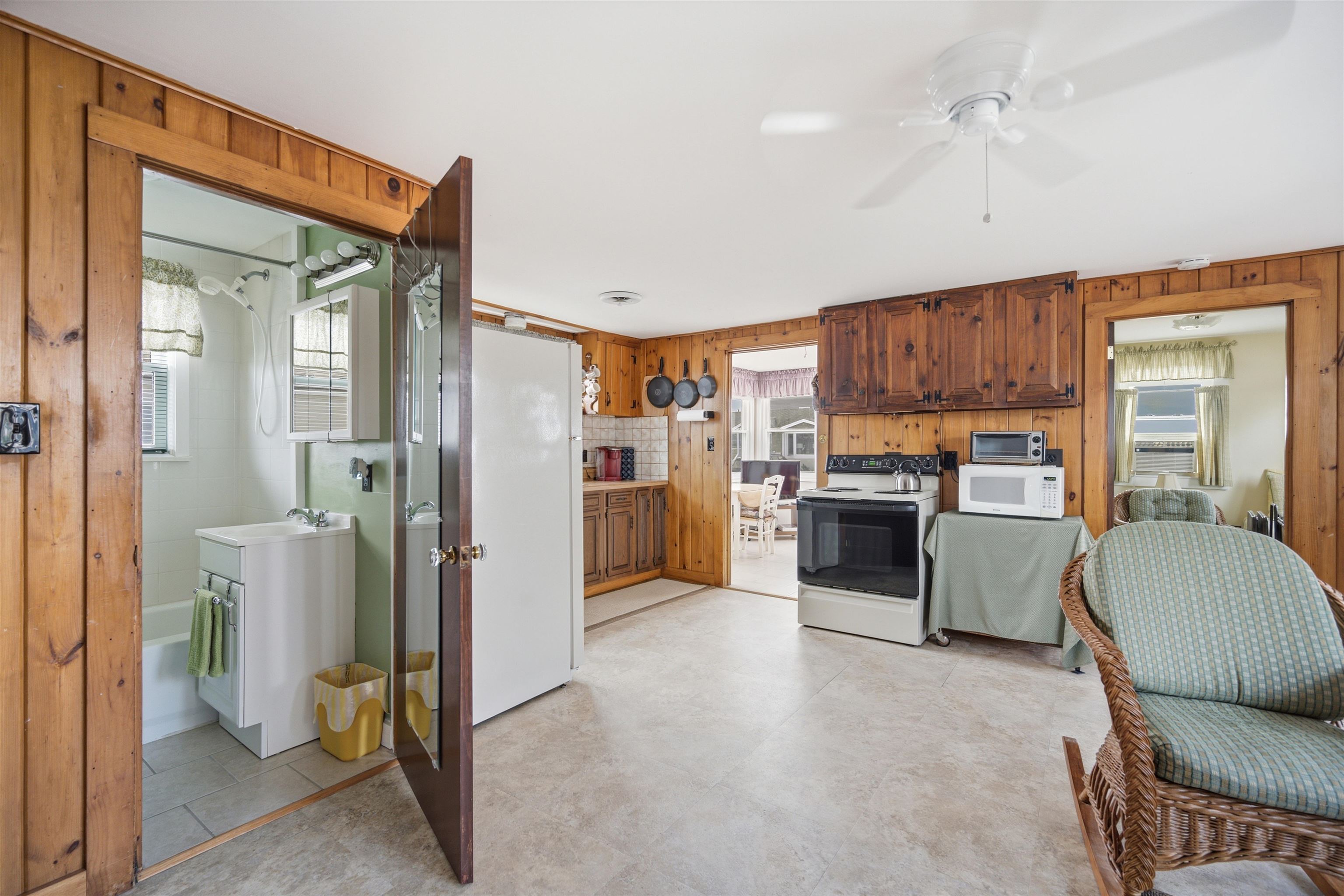 20 Jo Ann Ln, Hampton, NH 03842