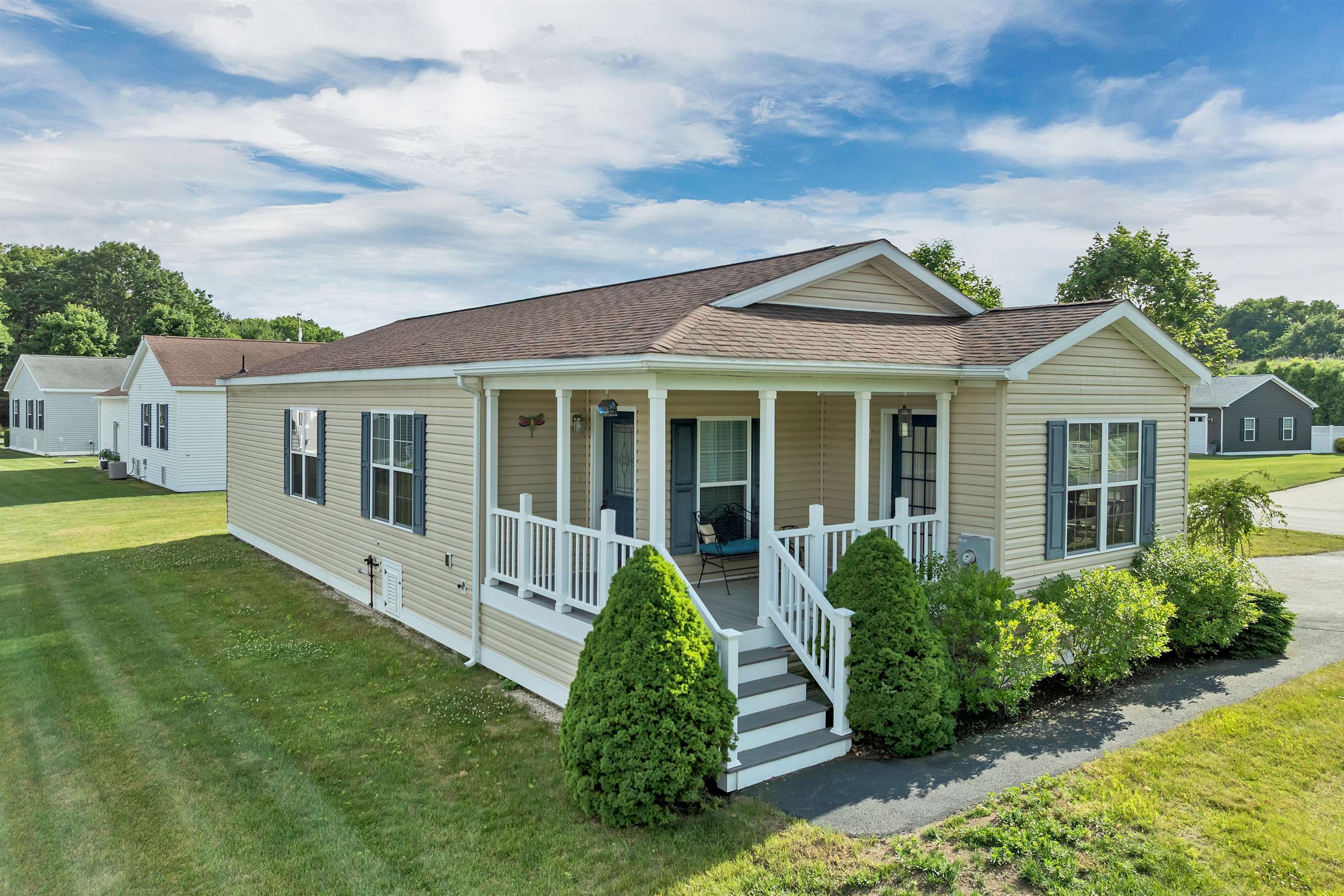 2 Goldenrod Way, North Hampton, NH 03862