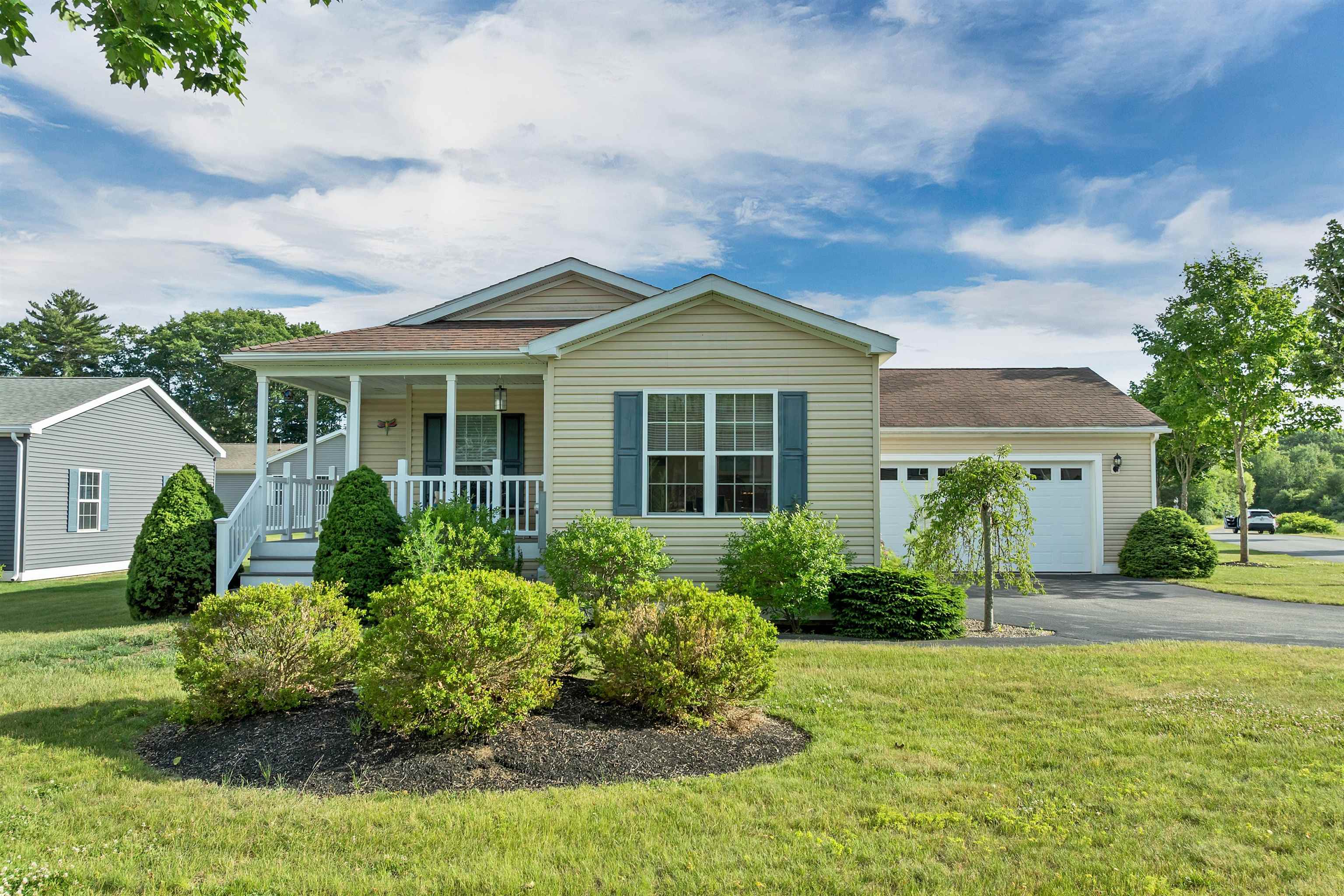 2 Goldenrod Way, North Hampton, NH 03862