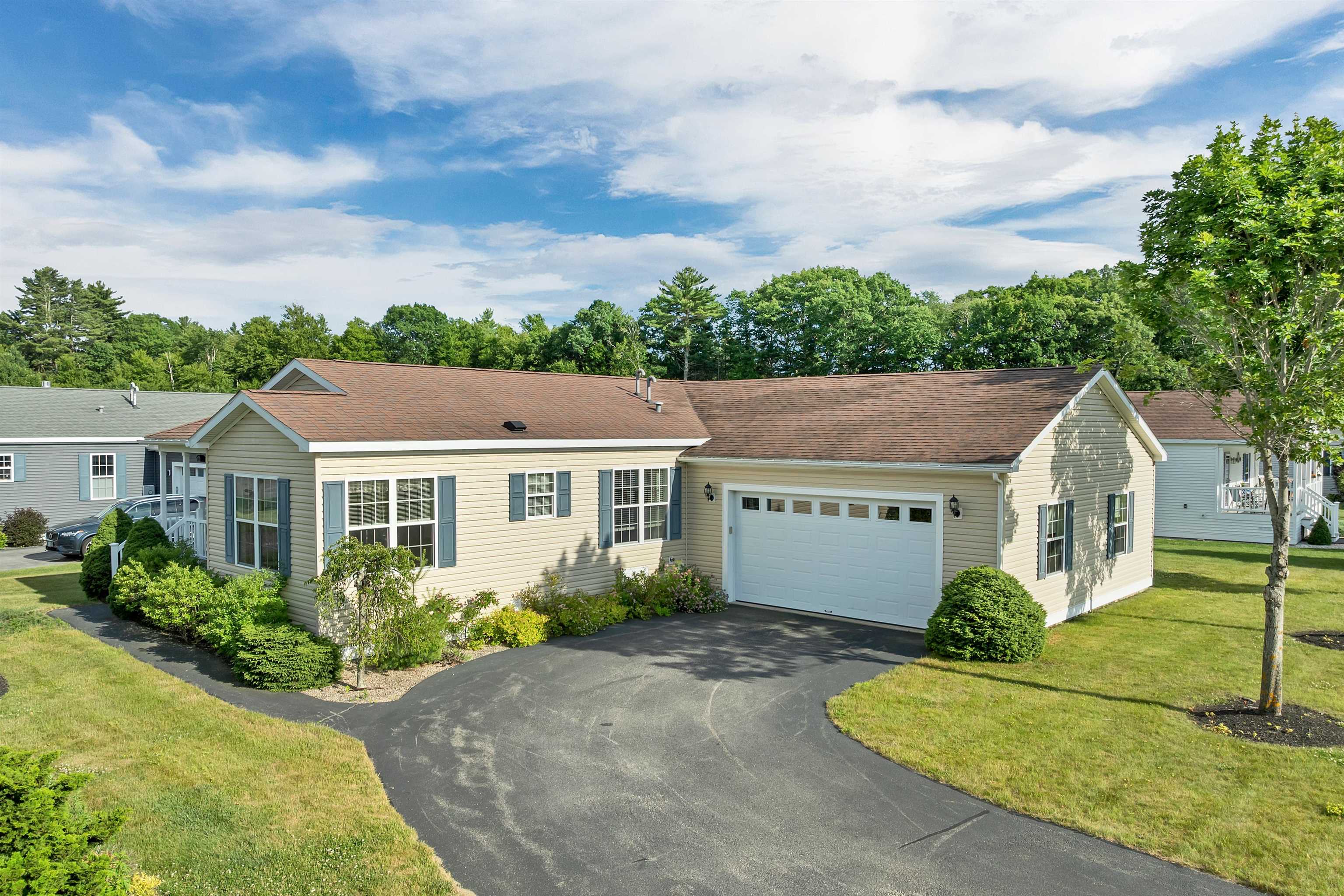2 Goldenrod Way, North Hampton, NH 03862
