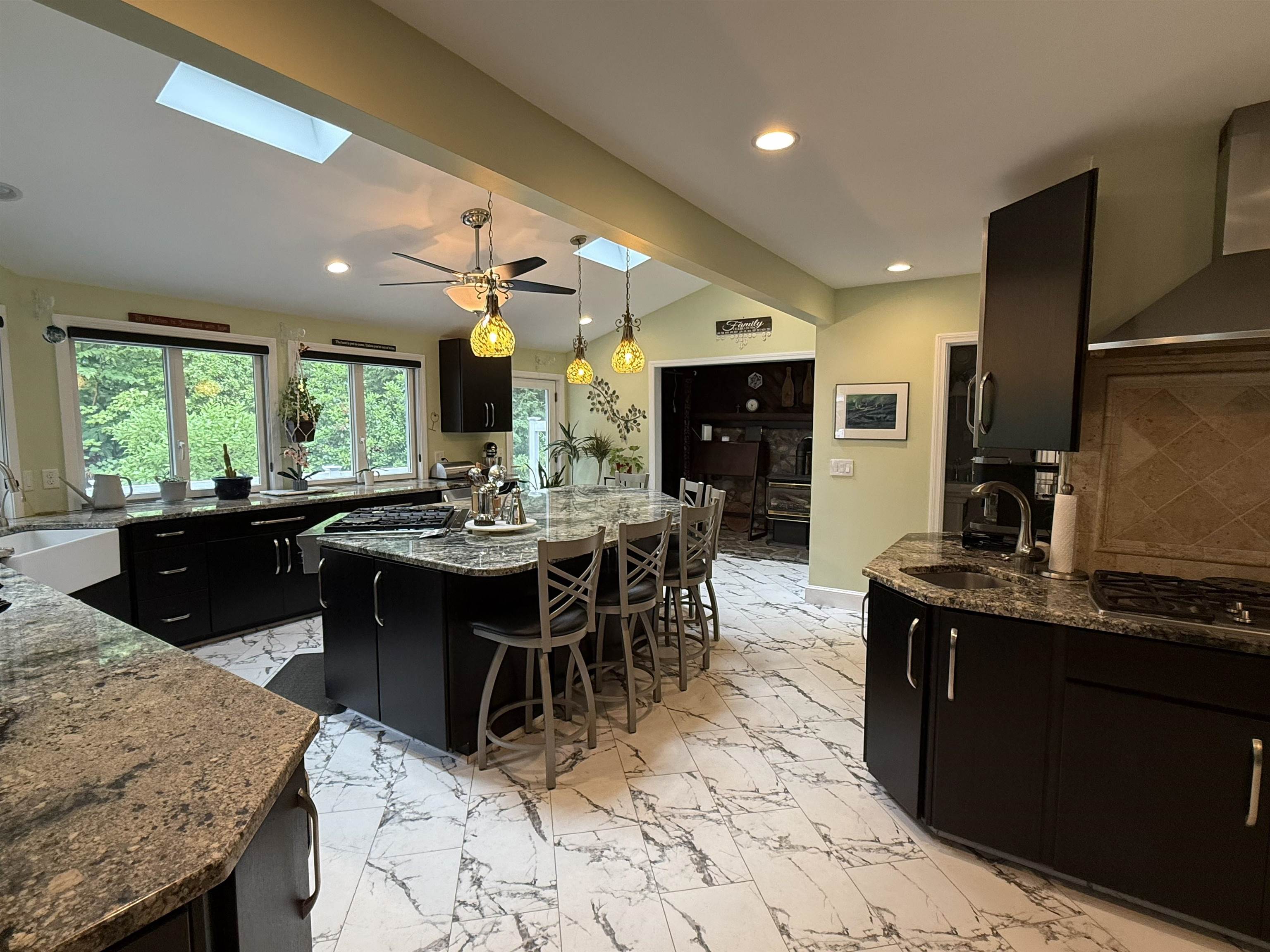 6 Haines Ter, Merrimack, NH 03054