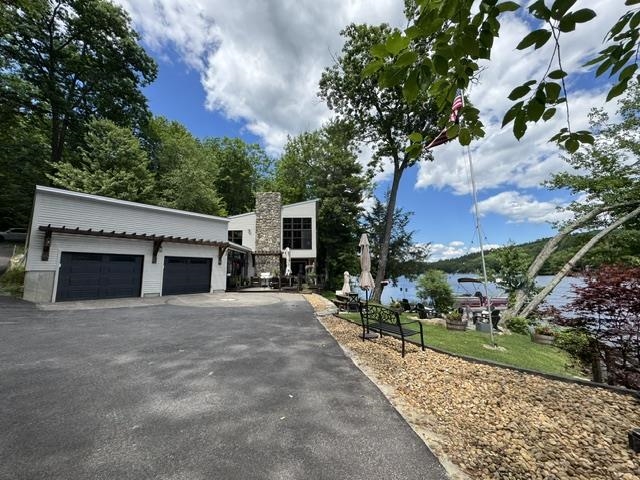 176 Russell Dr, Weare, NH 03281