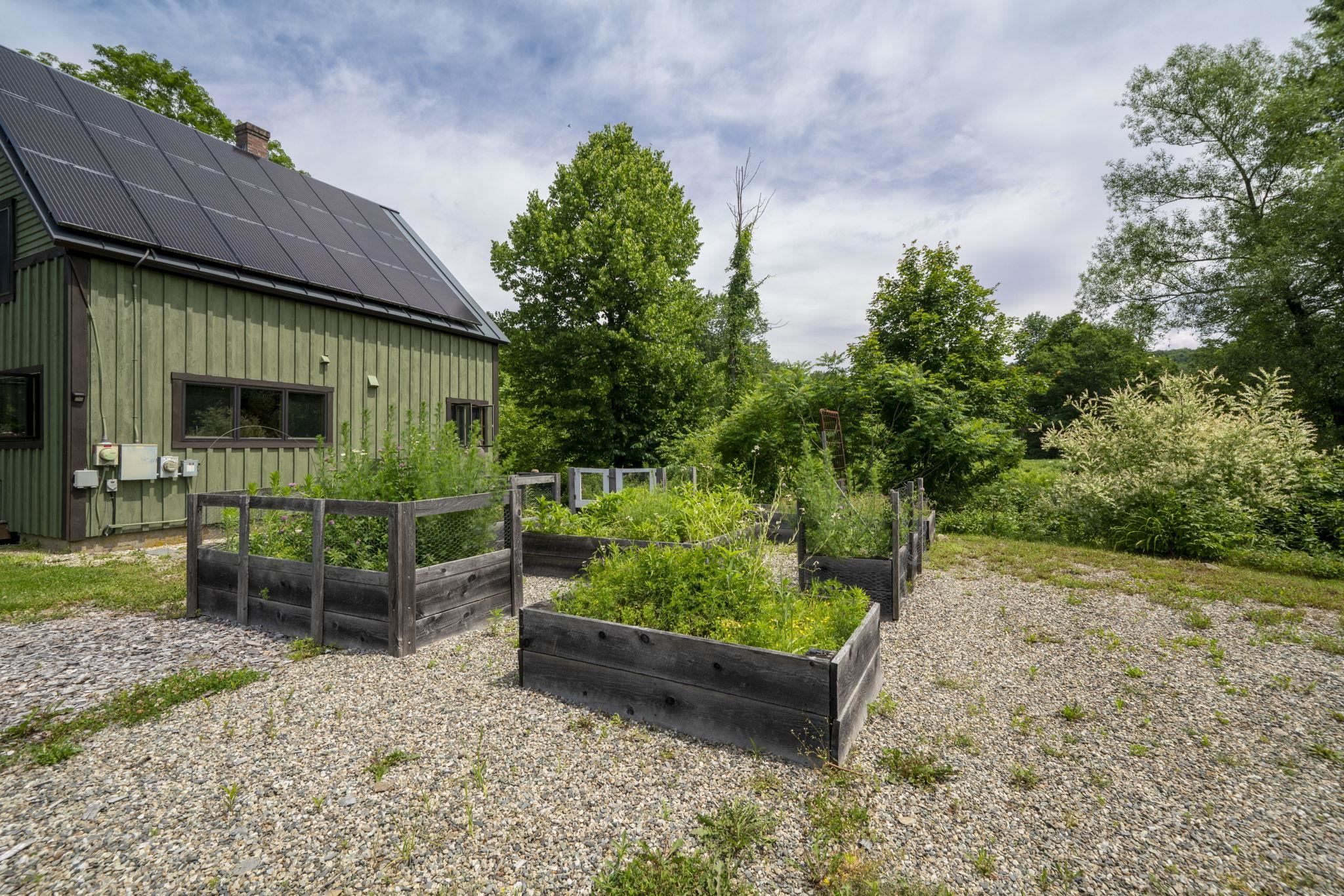 17 Grange Hall Rd, Acworth, NH 03607