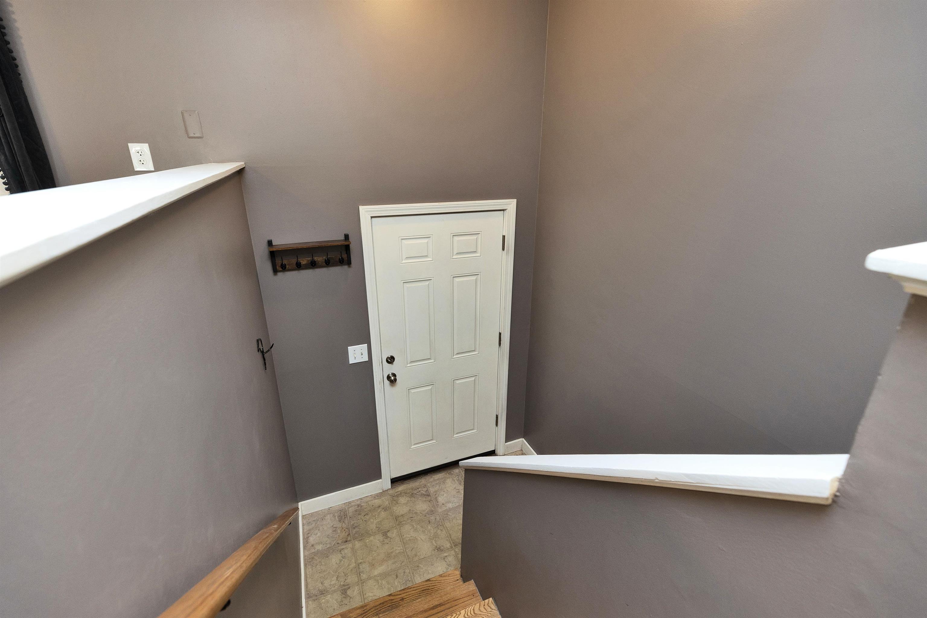 901 Mammoth Rd #9, Manchester, NH 03104