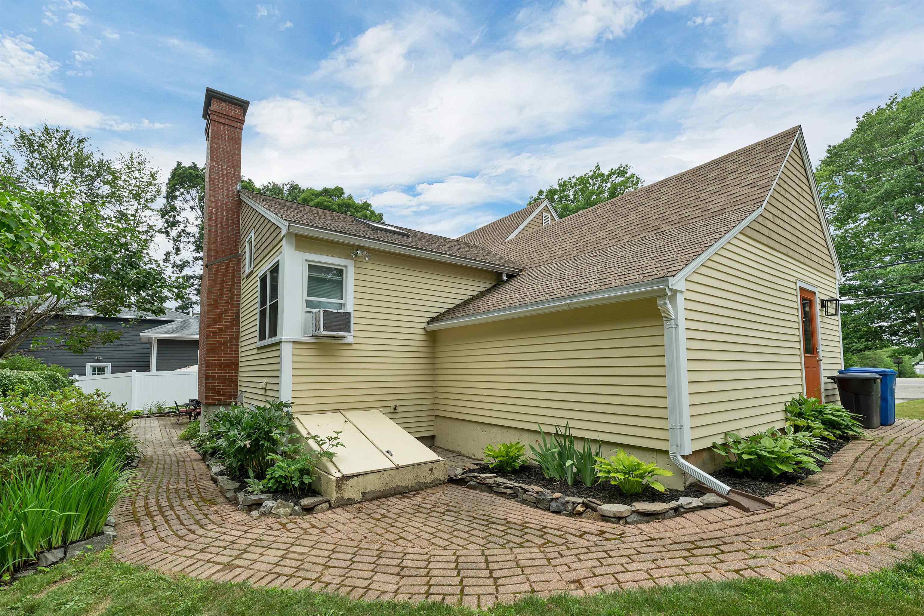 2007 Lafayette Rd, Portsmouth, NH 03801