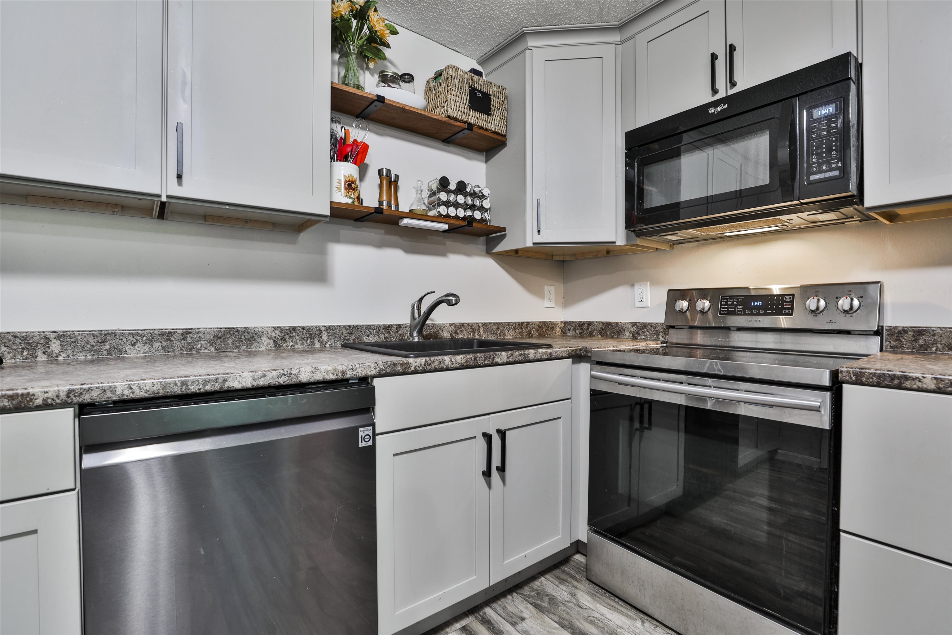 19-32 Kimberly Dr, Merrimack, NH 03054